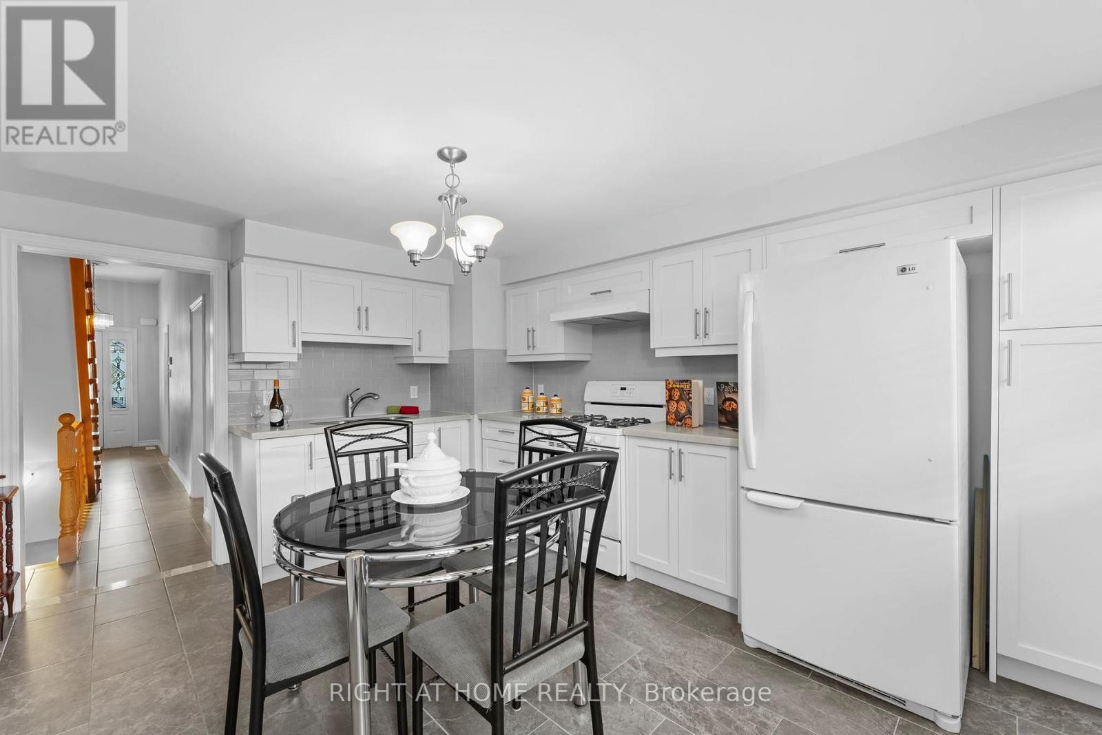 












50 ARGYLE STREET

,
Toronto (Trinity-Bellwoods),




Ontario
M6J1N6

