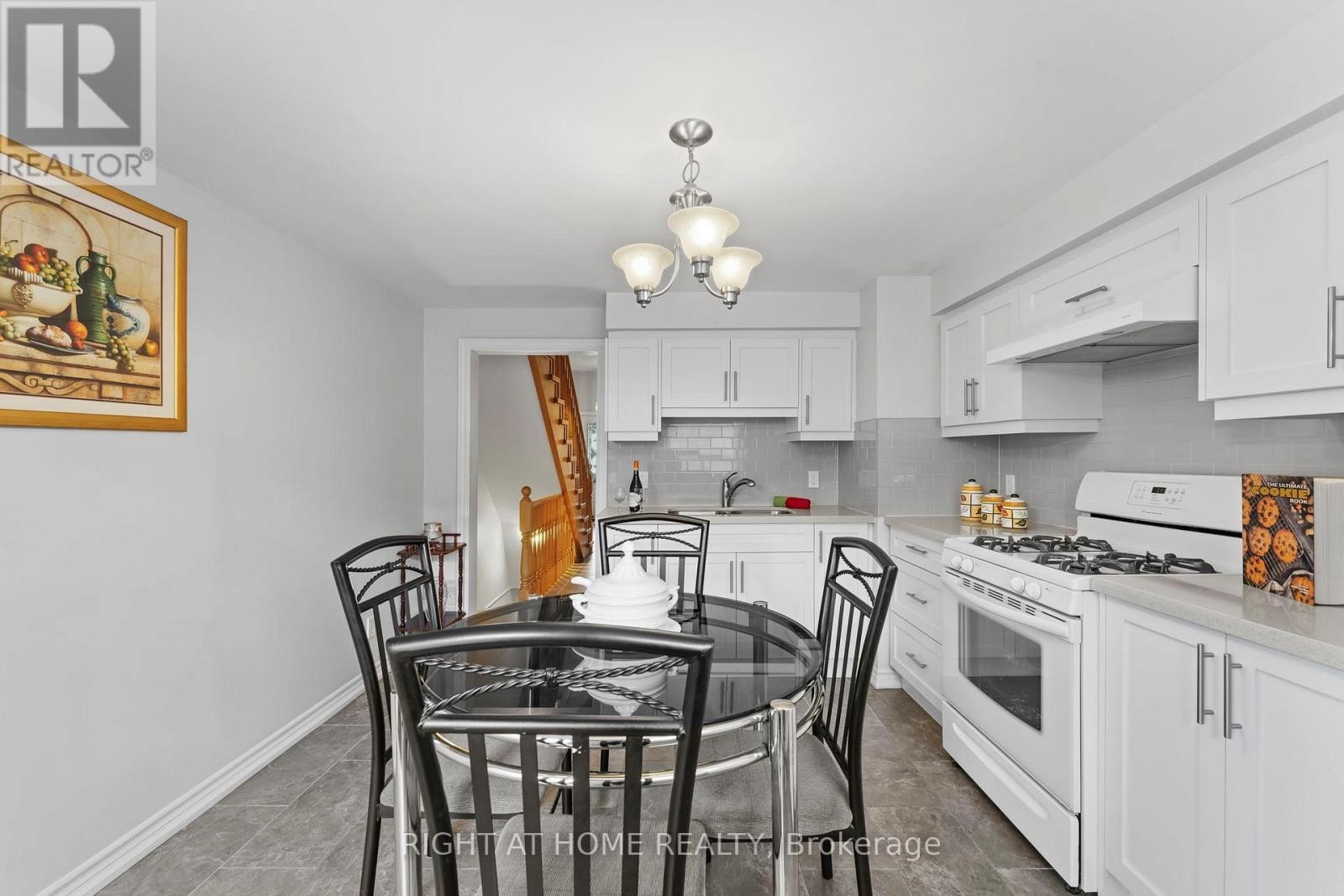 












50 ARGYLE STREET

,
Toronto (Trinity-Bellwoods),




Ontario
M6J1N6

