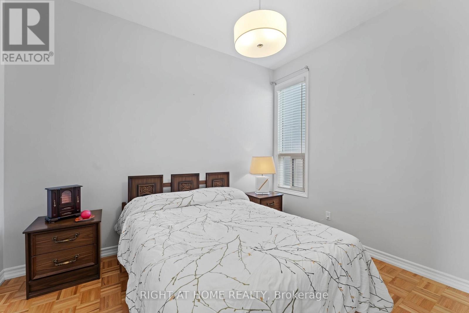 












50 ARGYLE STREET

,
Toronto (Trinity-Bellwoods),




Ontario
M6J1N6

