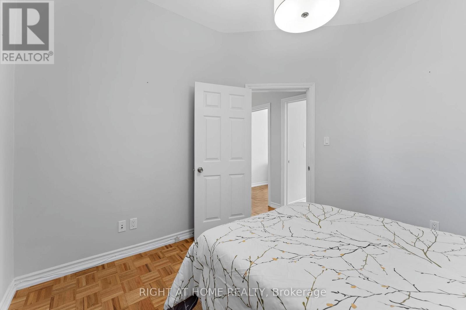 












50 ARGYLE STREET

,
Toronto (Trinity-Bellwoods),




Ontario
M6J1N6

