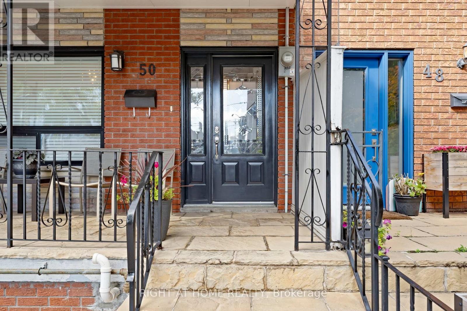 












50 ARGYLE STREET

,
Toronto (Trinity-Bellwoods),




Ontario
M6J1N6

