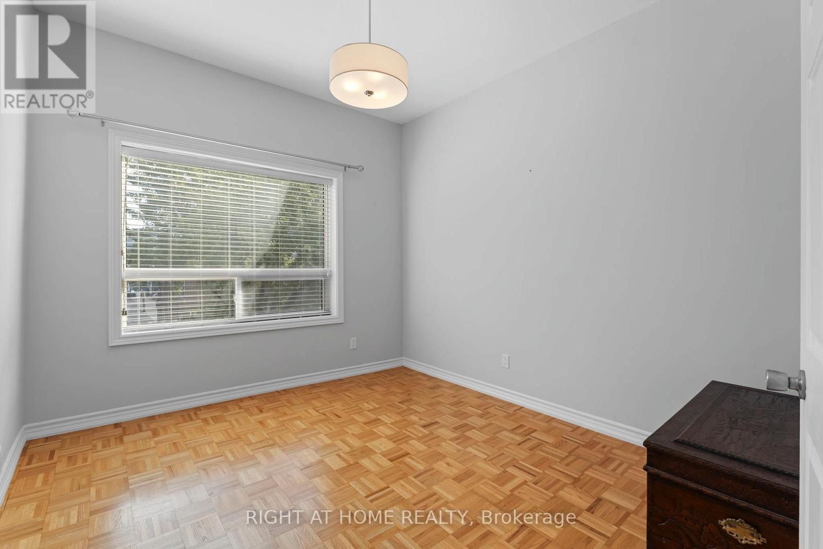 












50 ARGYLE STREET

,
Toronto (Trinity-Bellwoods),




Ontario
M6J1N6

