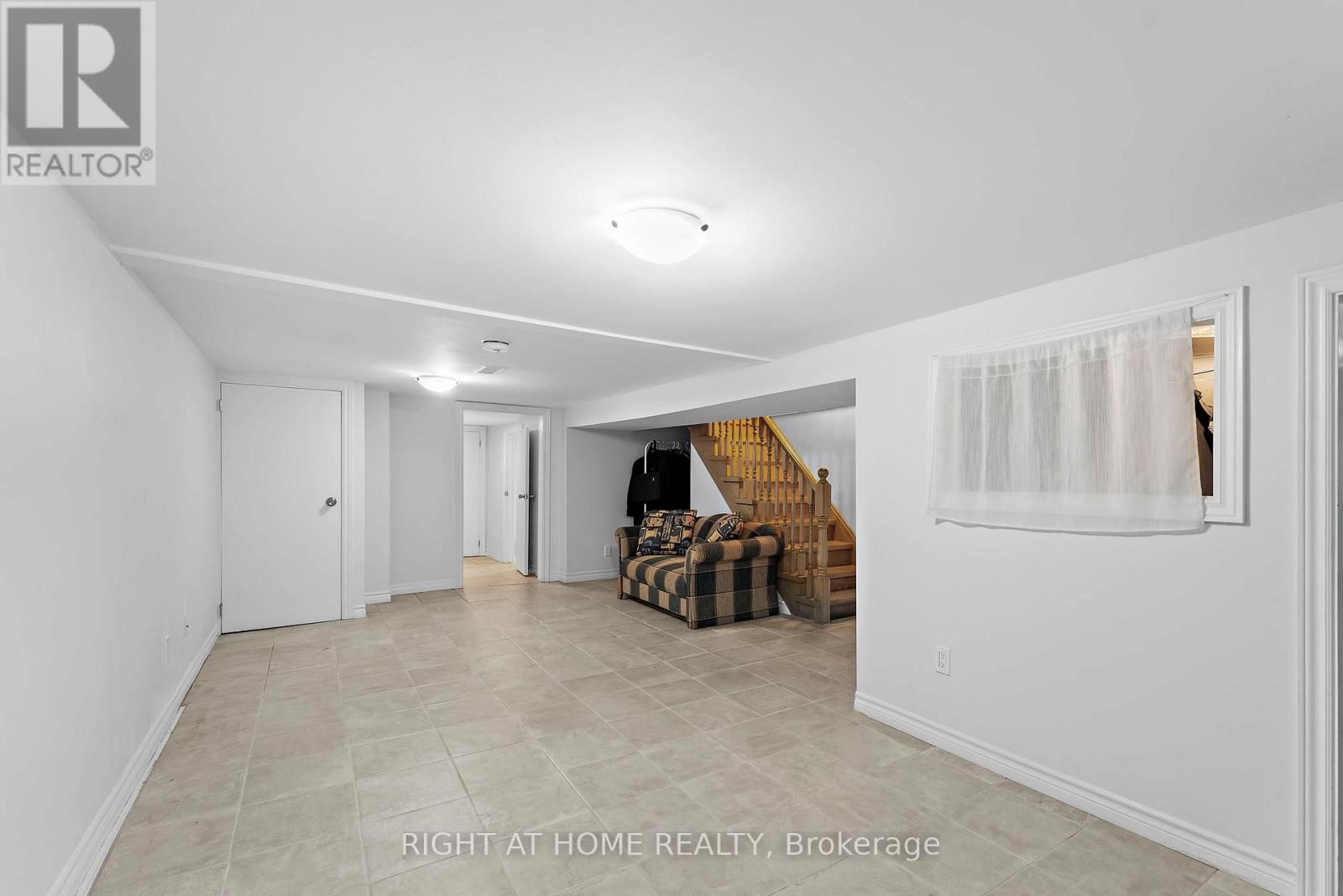 












50 ARGYLE STREET

,
Toronto (Trinity-Bellwoods),




Ontario
M6J1N6

