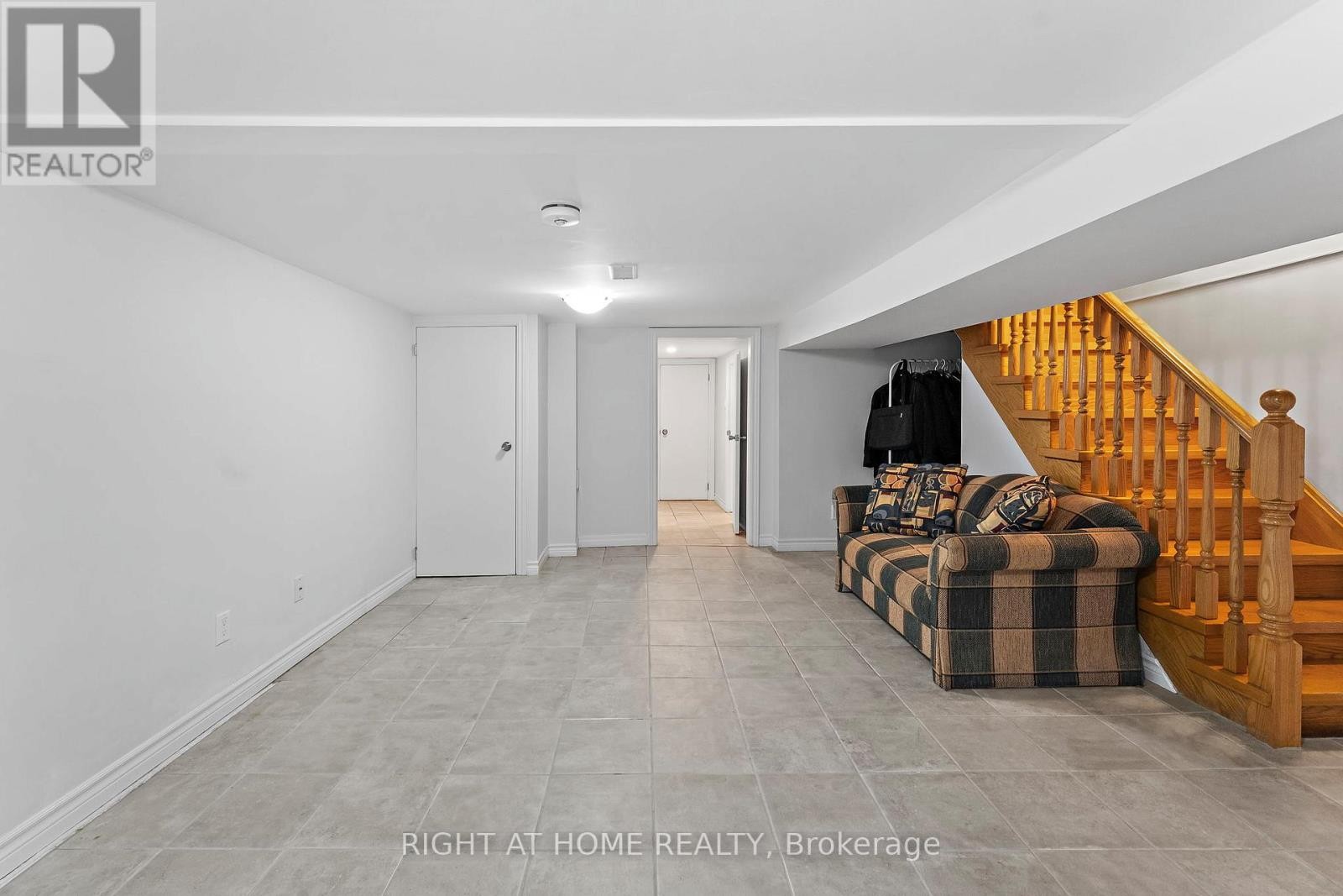 












50 ARGYLE STREET

,
Toronto (Trinity-Bellwoods),




Ontario
M6J1N6

