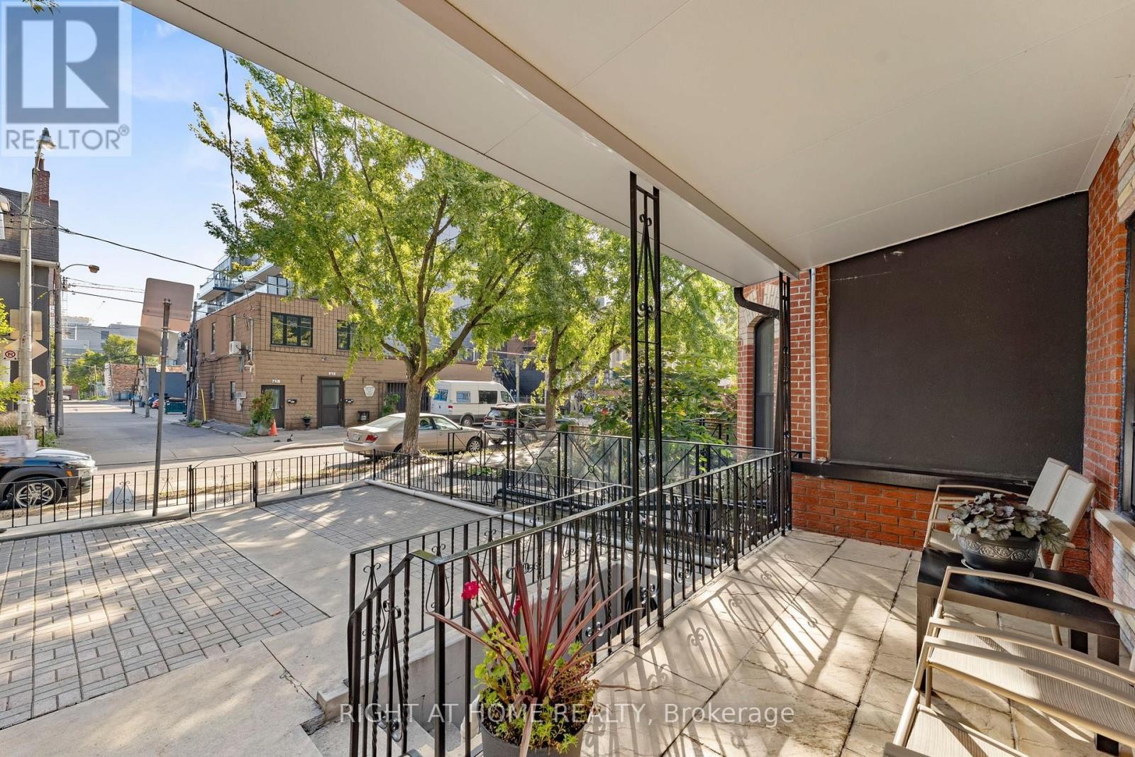 












50 ARGYLE STREET

,
Toronto (Trinity-Bellwoods),




Ontario
M6J1N6

