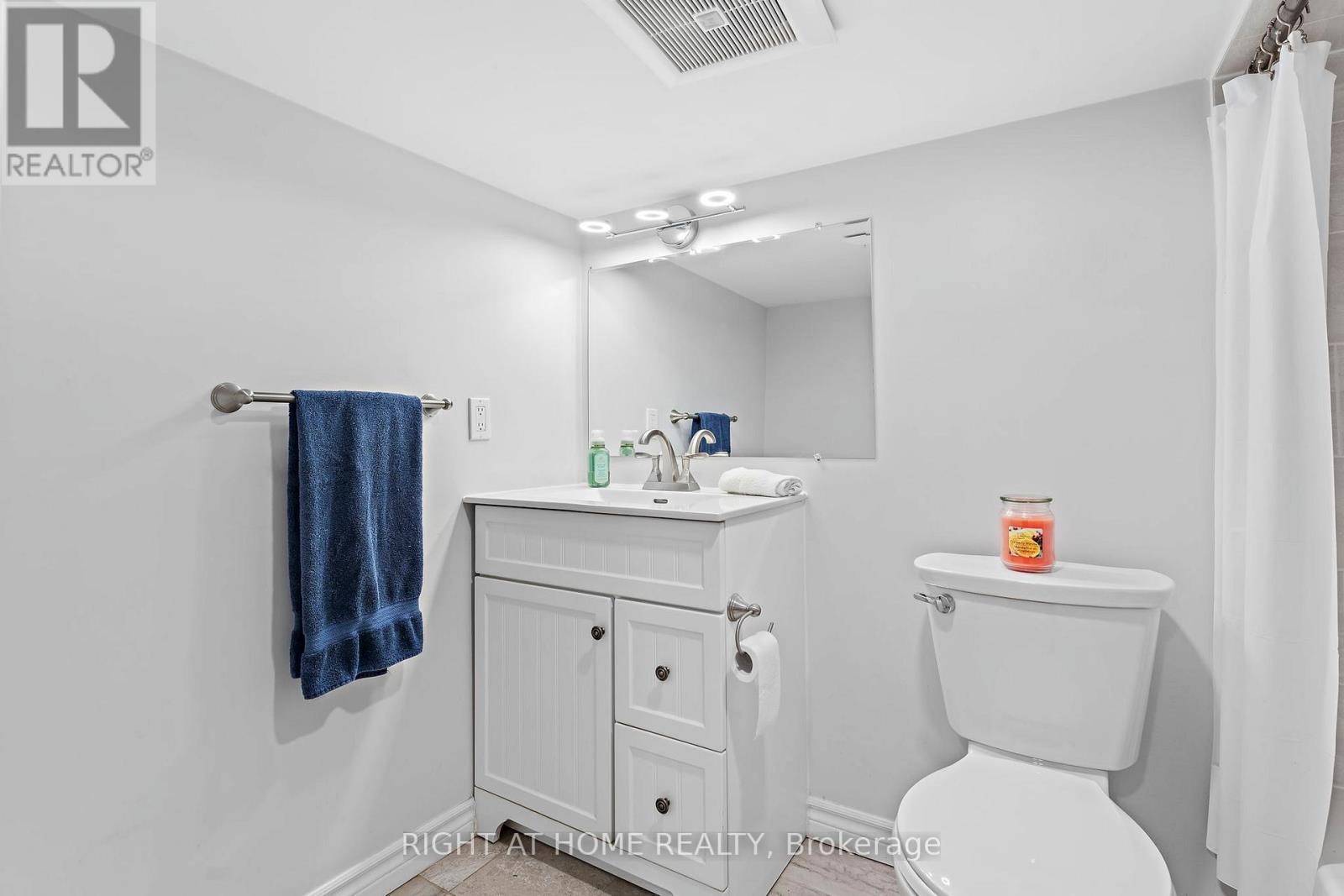 












50 ARGYLE STREET

,
Toronto (Trinity-Bellwoods),




Ontario
M6J1N6

