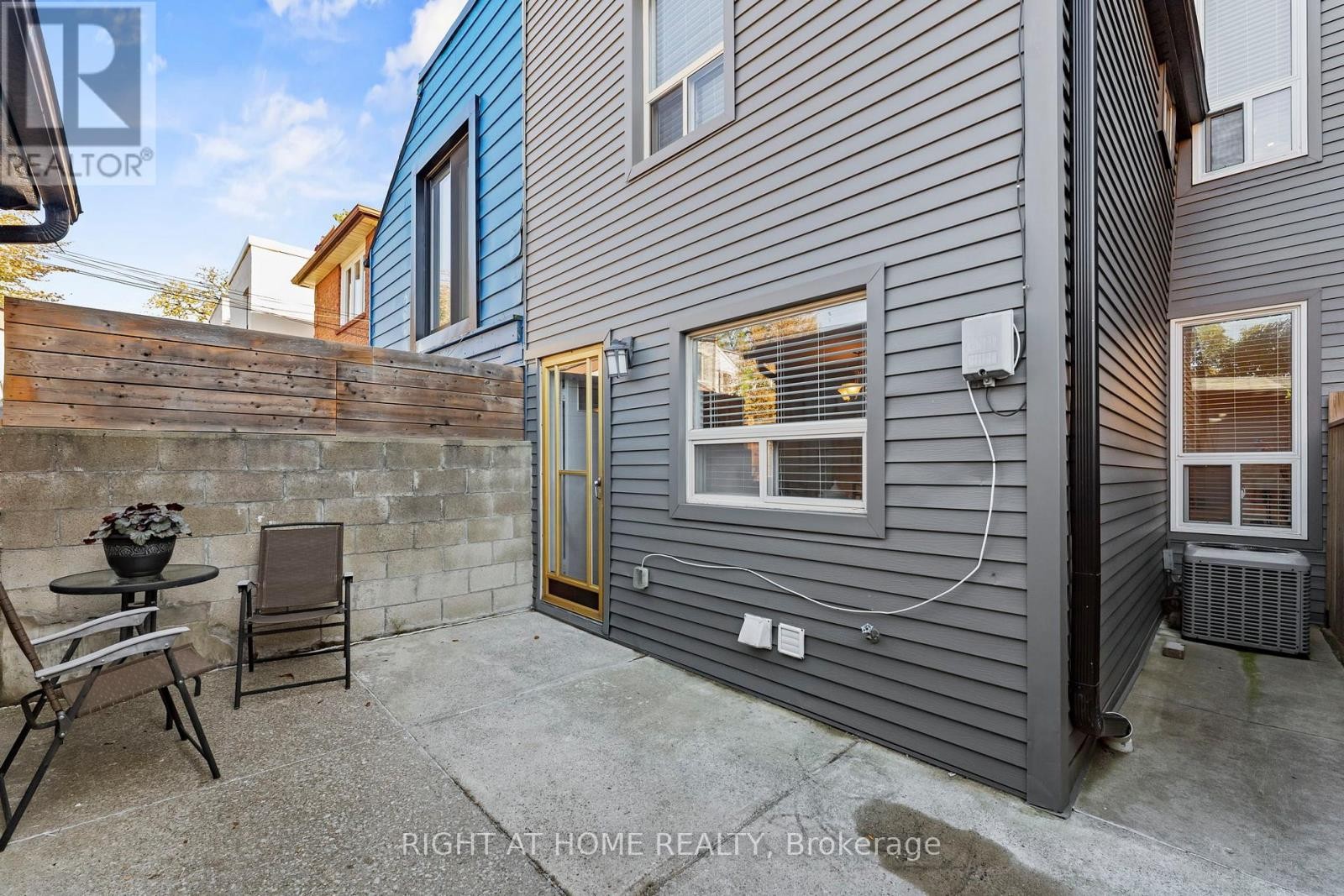 












50 ARGYLE STREET

,
Toronto (Trinity-Bellwoods),




Ontario
M6J1N6

