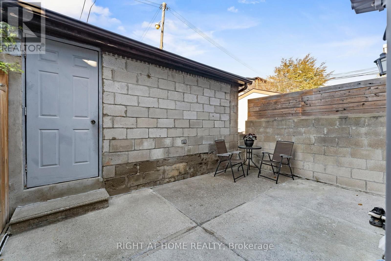 












50 ARGYLE STREET

,
Toronto (Trinity-Bellwoods),




Ontario
M6J1N6

