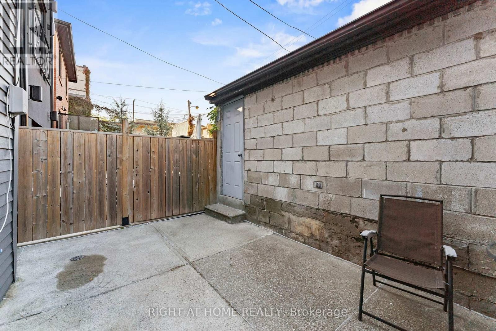 












50 ARGYLE STREET

,
Toronto (Trinity-Bellwoods),




Ontario
M6J1N6

