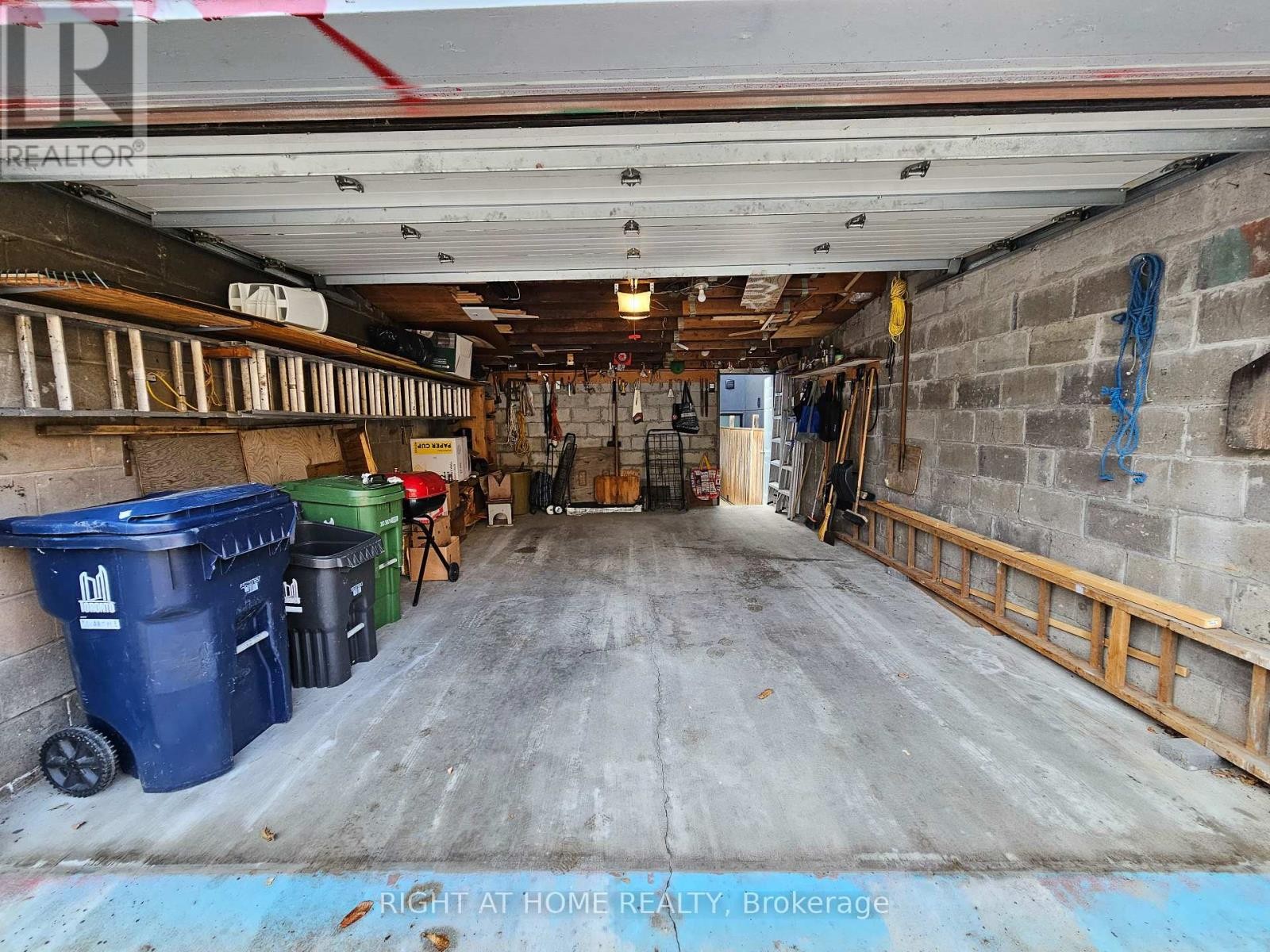 












50 ARGYLE STREET

,
Toronto (Trinity-Bellwoods),




Ontario
M6J1N6

