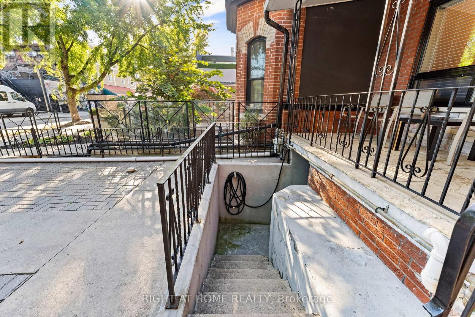 












50 ARGYLE STREET

,
Toronto (Trinity-Bellwoods),




Ontario
M6J1N6

