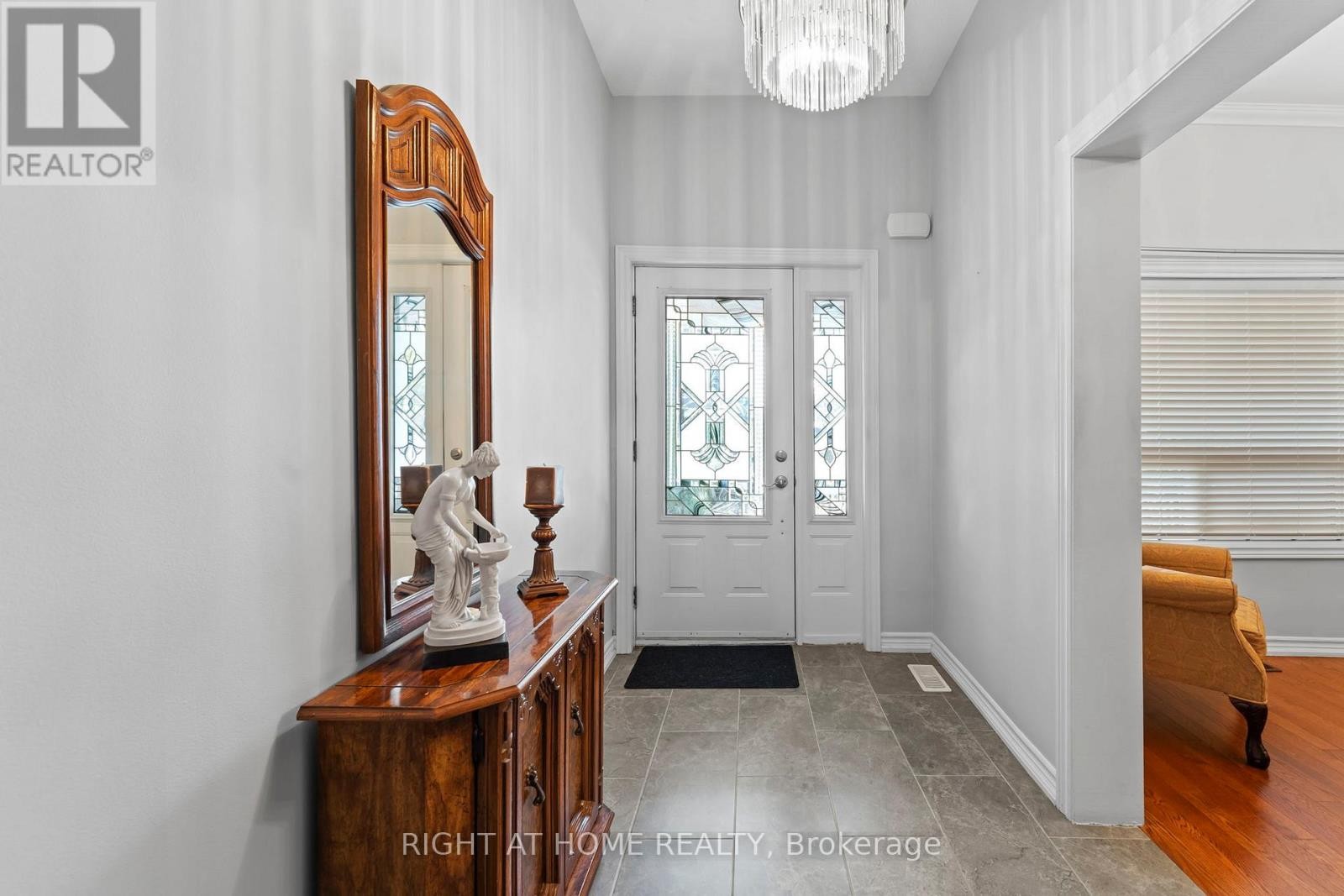 












50 ARGYLE STREET

,
Toronto (Trinity-Bellwoods),




Ontario
M6J1N6

