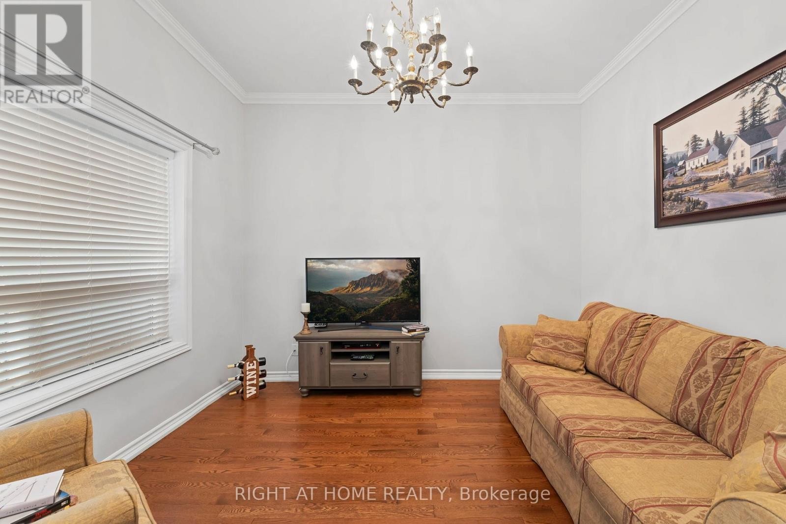 












50 ARGYLE STREET

,
Toronto (Trinity-Bellwoods),




Ontario
M6J1N6

