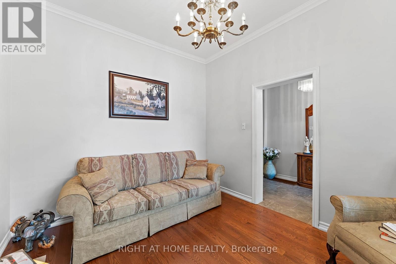 












50 ARGYLE STREET

,
Toronto (Trinity-Bellwoods),




Ontario
M6J1N6


