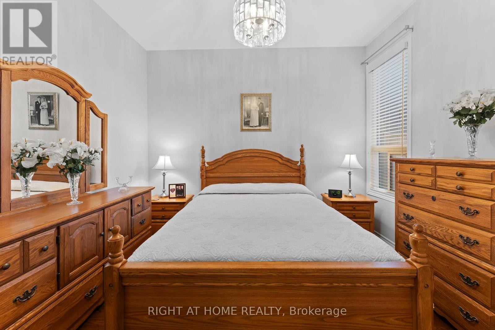 












50 ARGYLE STREET

,
Toronto (Trinity-Bellwoods),




Ontario
M6J1N6

