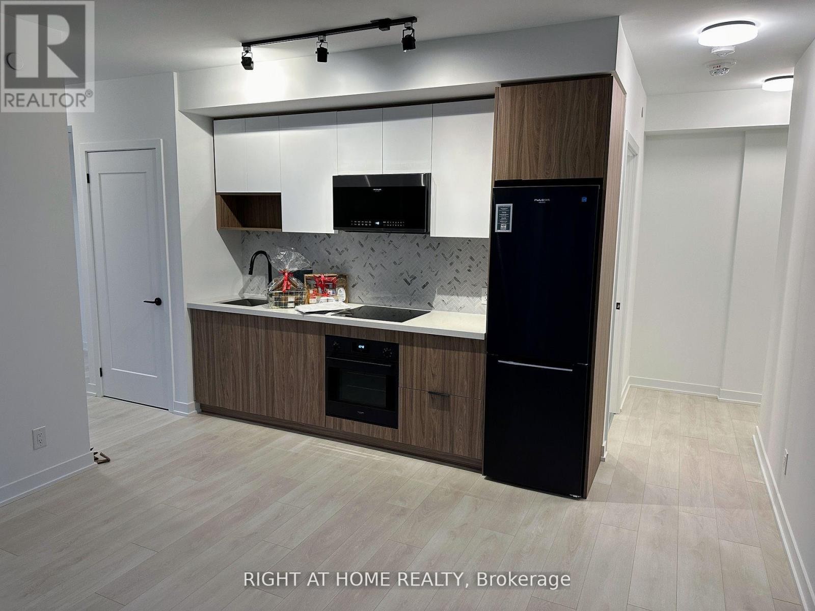 












710 - 5 DEFRIES STREET S

,
Toronto (Regent Park),




Ontario
M5A0W7

