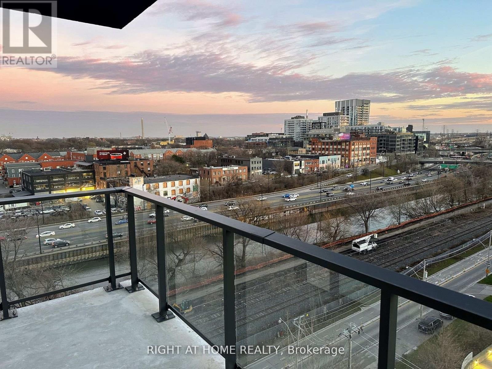 












710 - 5 DEFRIES STREET S

,
Toronto (Regent Park),




Ontario
M5A0W7

