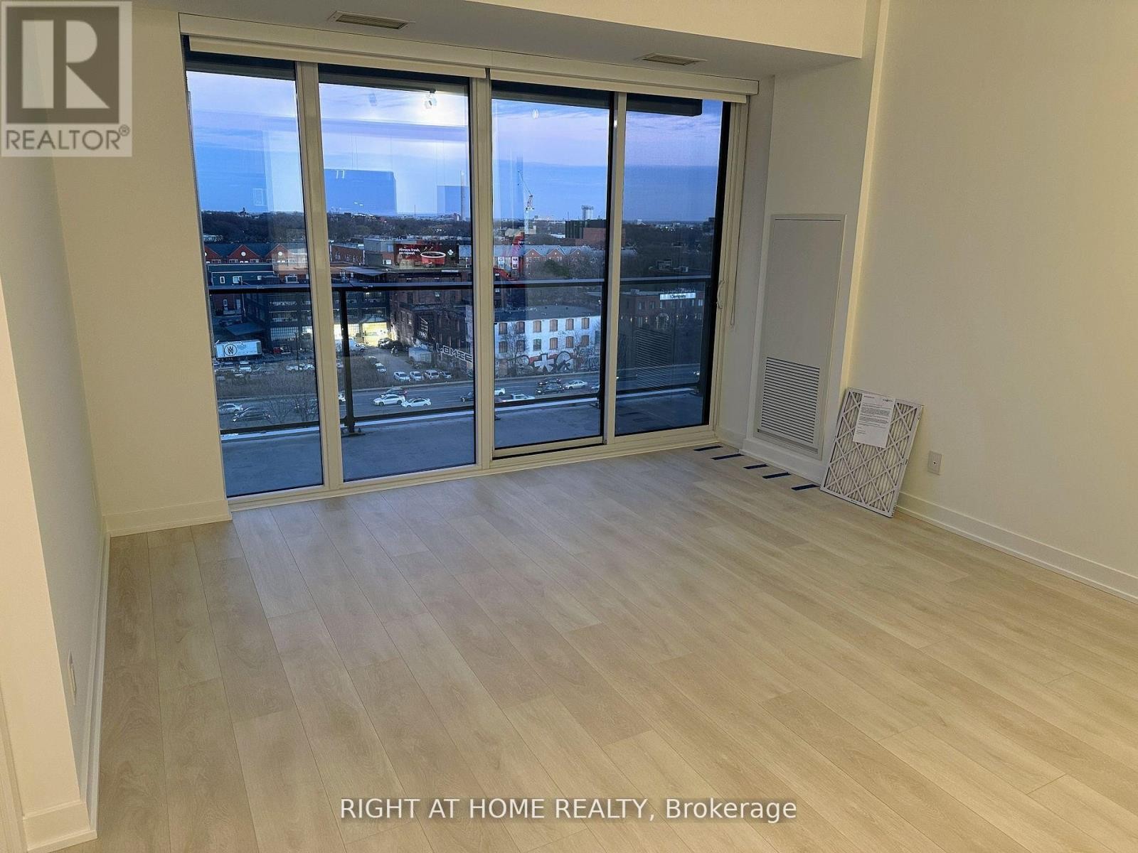












710 - 5 DEFRIES STREET S

,
Toronto (Regent Park),




Ontario
M5A0W7


