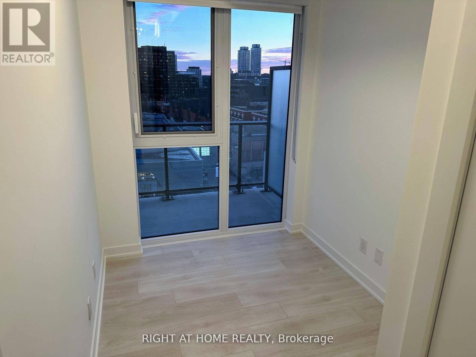












710 - 5 DEFRIES STREET S

,
Toronto (Regent Park),




Ontario
M5A0W7

