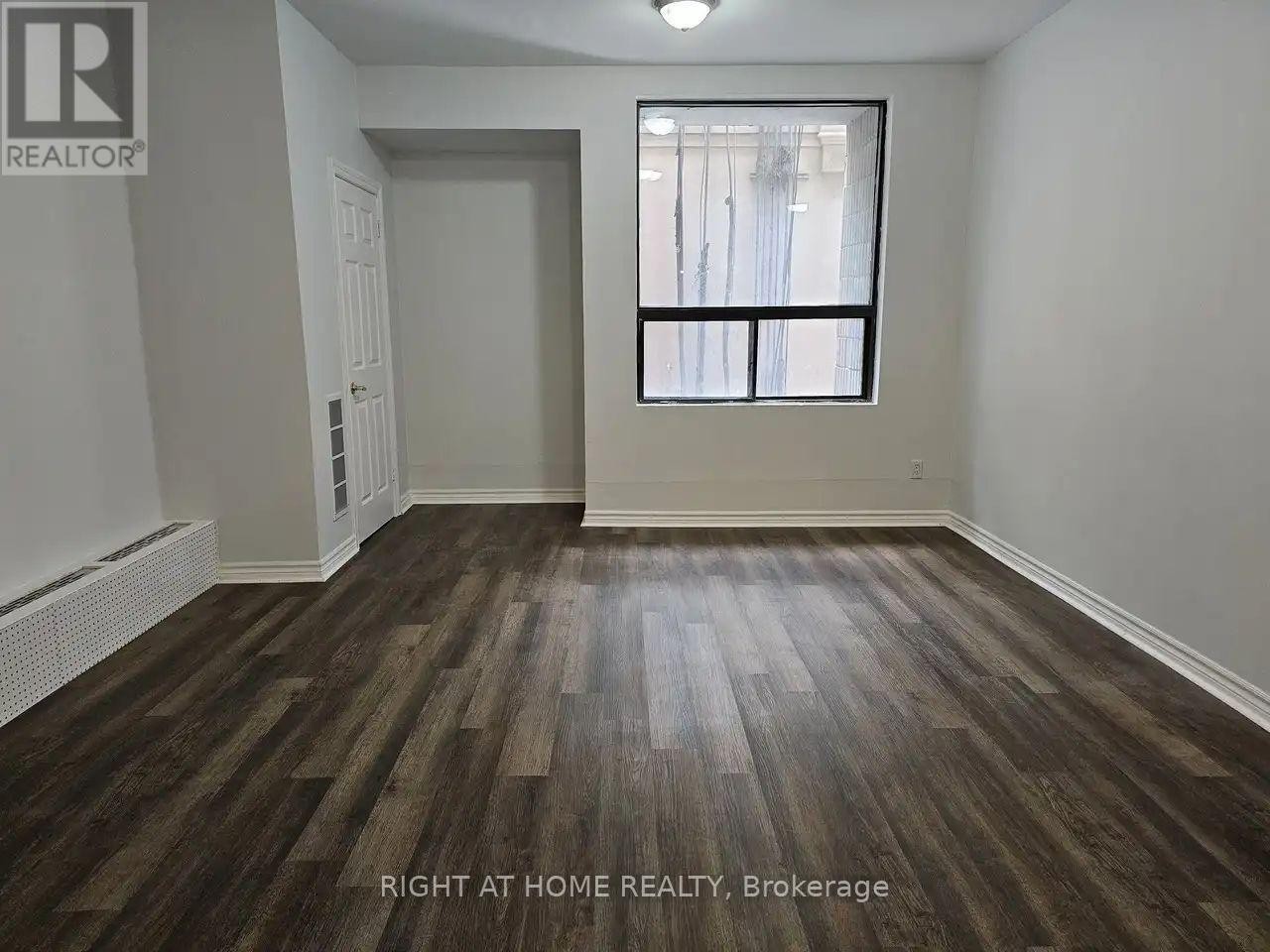 












304 - 1807 EGLINTON AVENUE W

,
Toronto (Oakwood Village),




Ontario
M6E2H7


