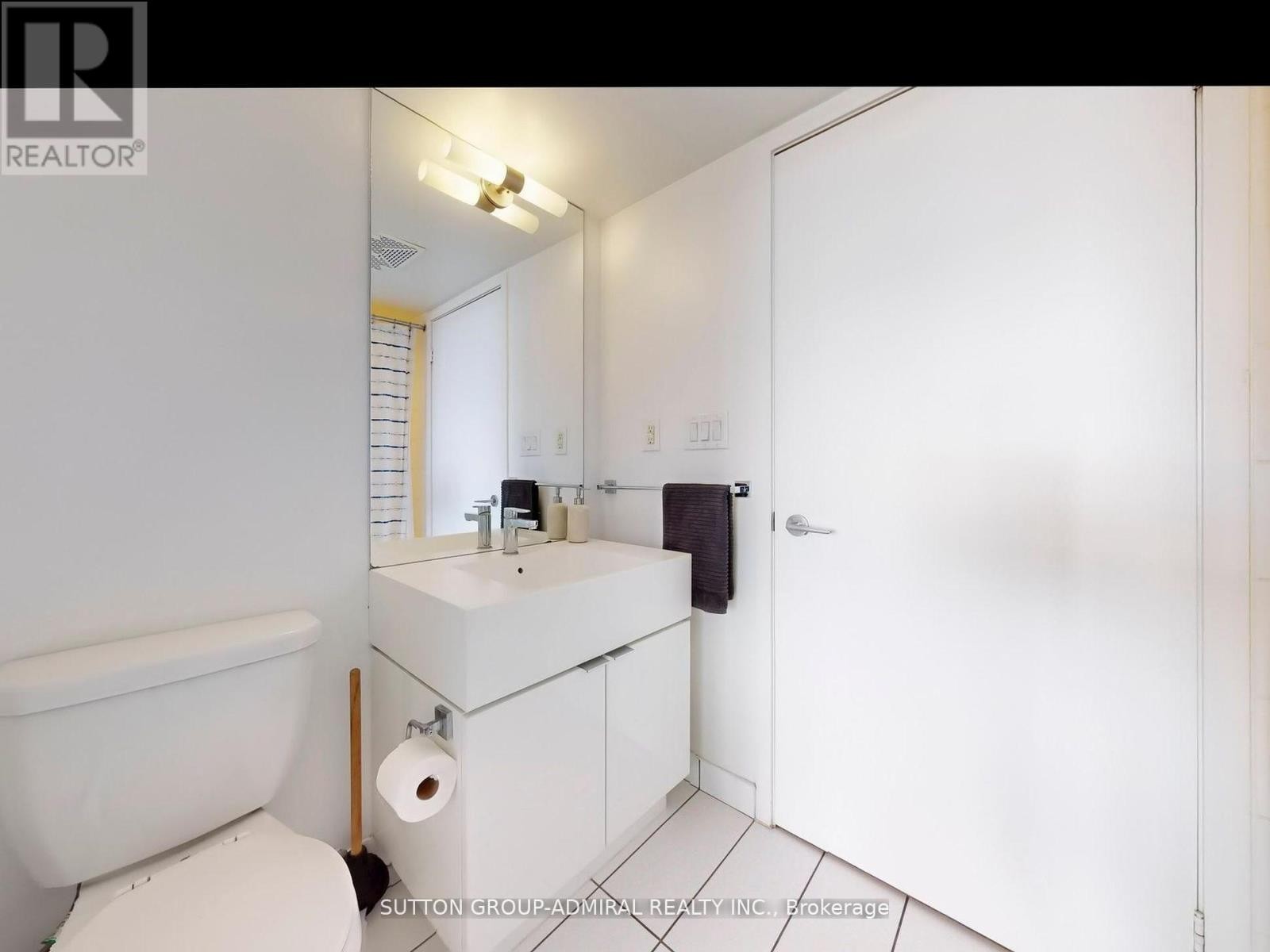 












1710 - 21 ICEBOAT TERRACE

,
Toronto (Waterfront Communities),




Ontario
M5V4A5

