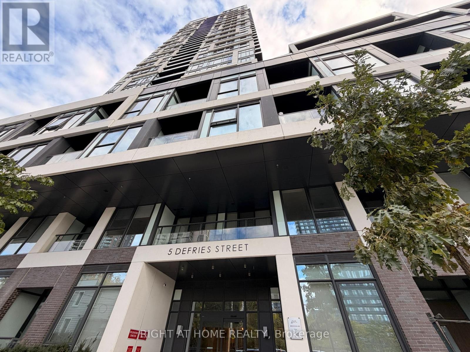 












1801 - 5 DEFRIES STREET

,
Toronto (Regent Park),




Ontario
M5A0W7

