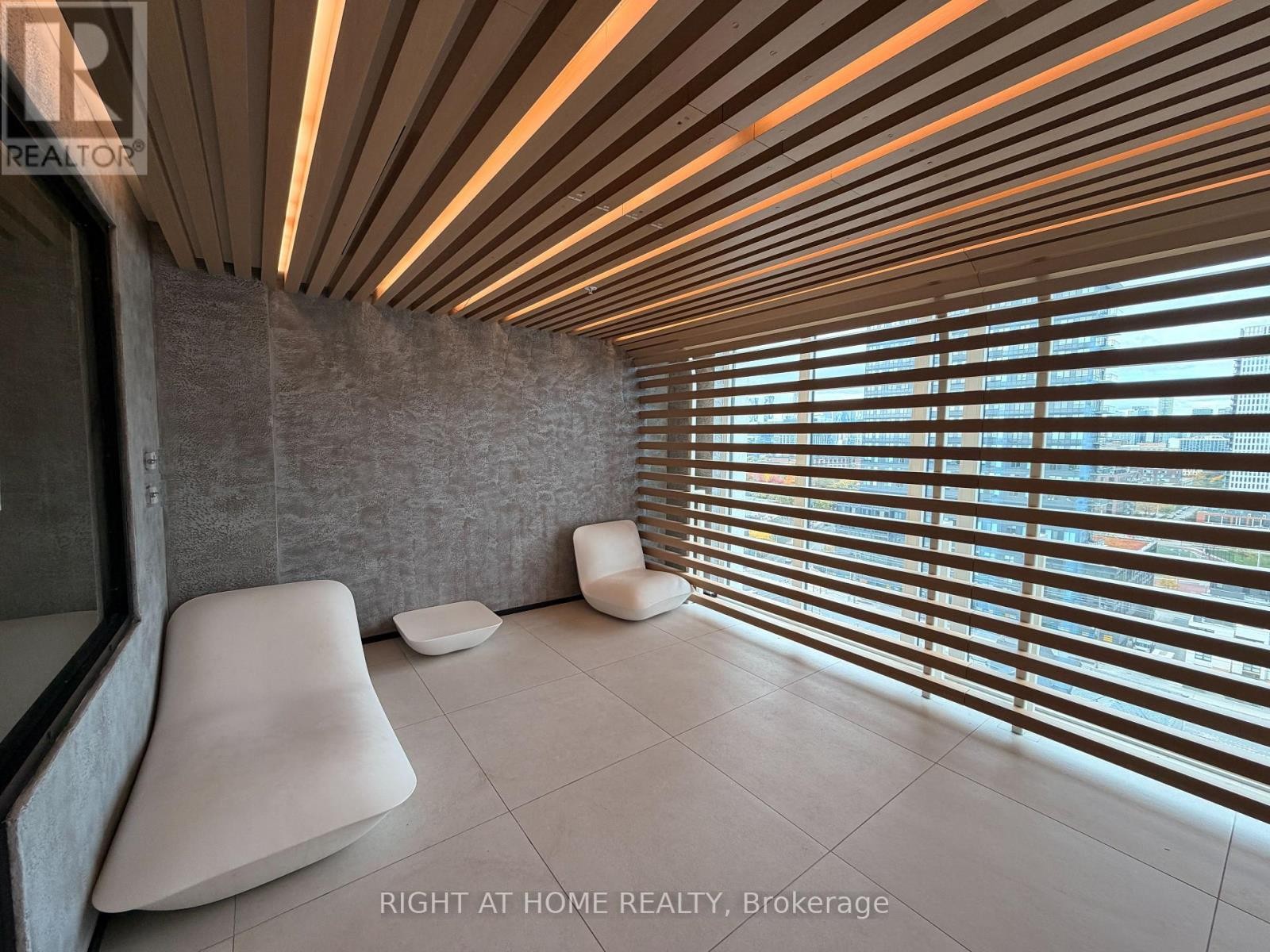 












1801 - 5 DEFRIES STREET

,
Toronto (Regent Park),




Ontario
M5A0W7

