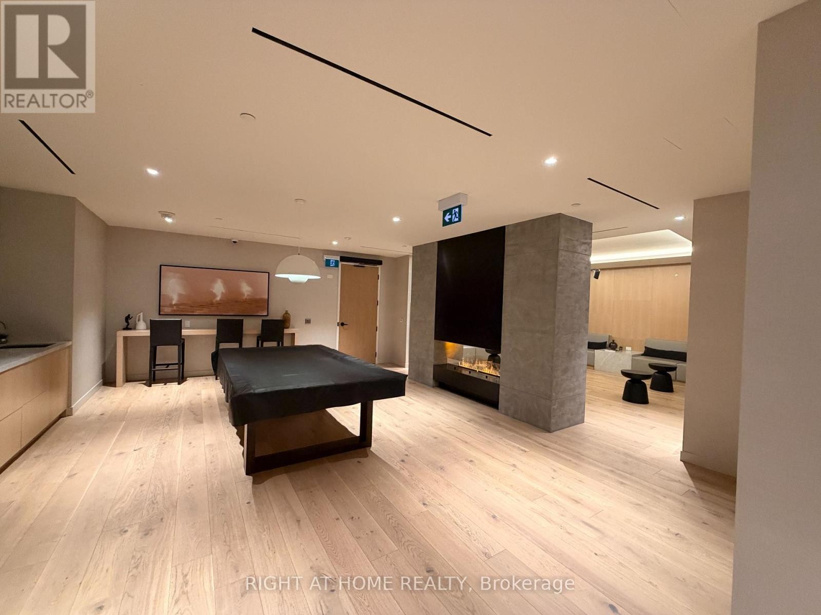 












1801 - 5 DEFRIES STREET

,
Toronto (Regent Park),




Ontario
M5A0W7

