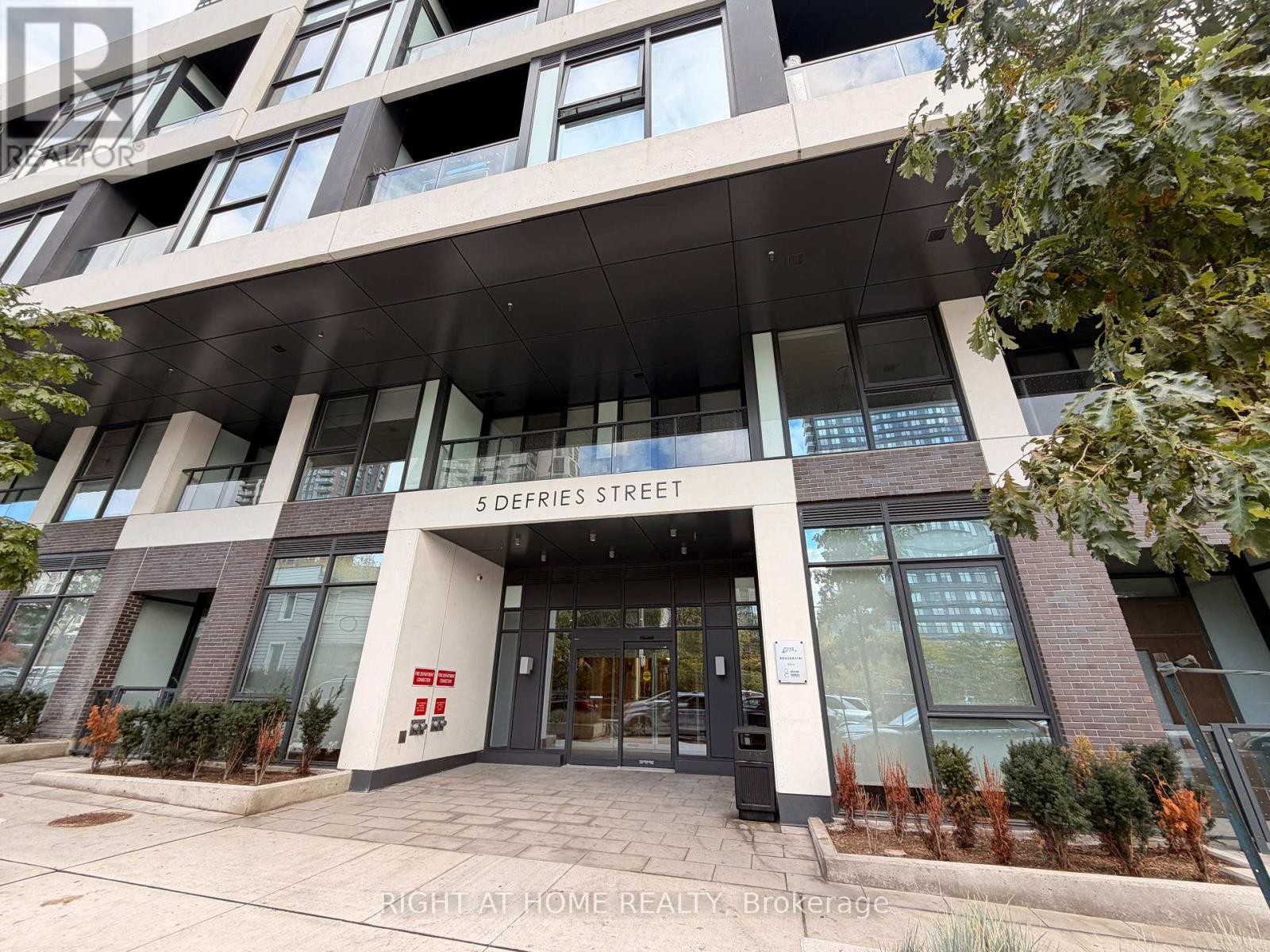 












1801 - 5 DEFRIES STREET

,
Toronto (Regent Park),




Ontario
M5A0W7

