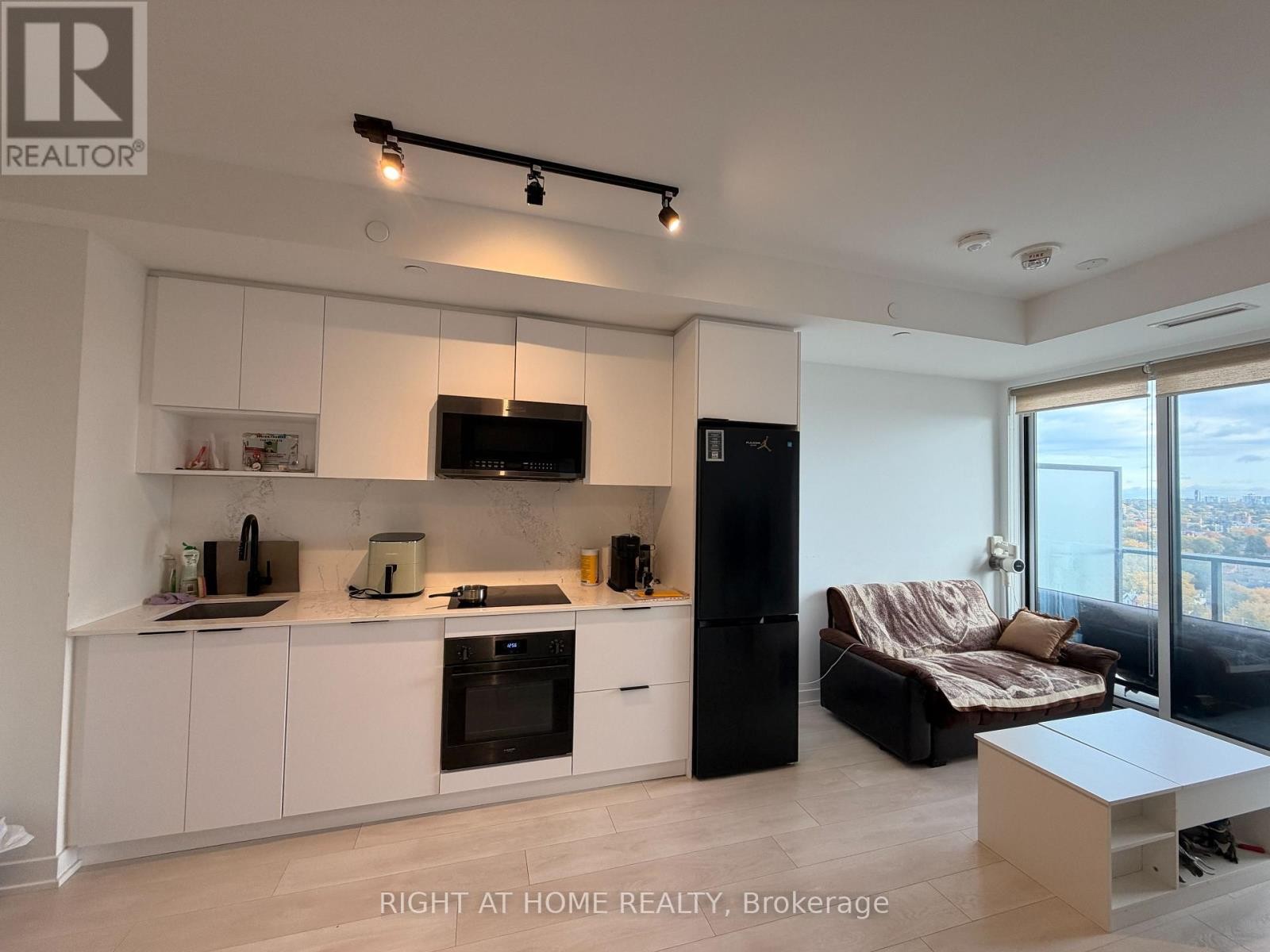 












1801 - 5 DEFRIES STREET

,
Toronto (Regent Park),




Ontario
M5A0W7

