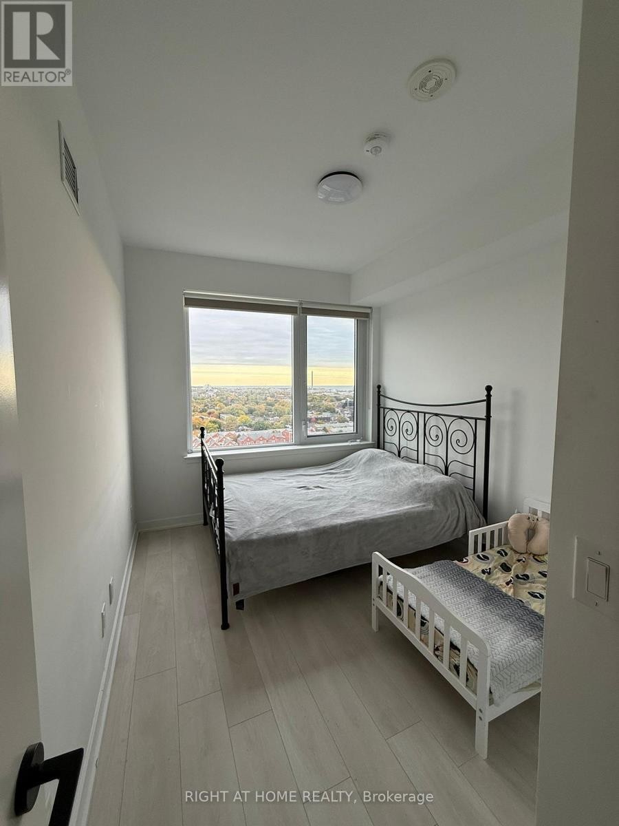 












1801 - 5 DEFRIES STREET

,
Toronto (Regent Park),




Ontario
M5A0W7


