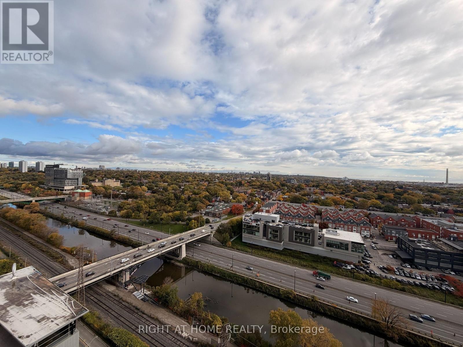 












1801 - 5 DEFRIES STREET

,
Toronto (Regent Park),




Ontario
M5A0W7

