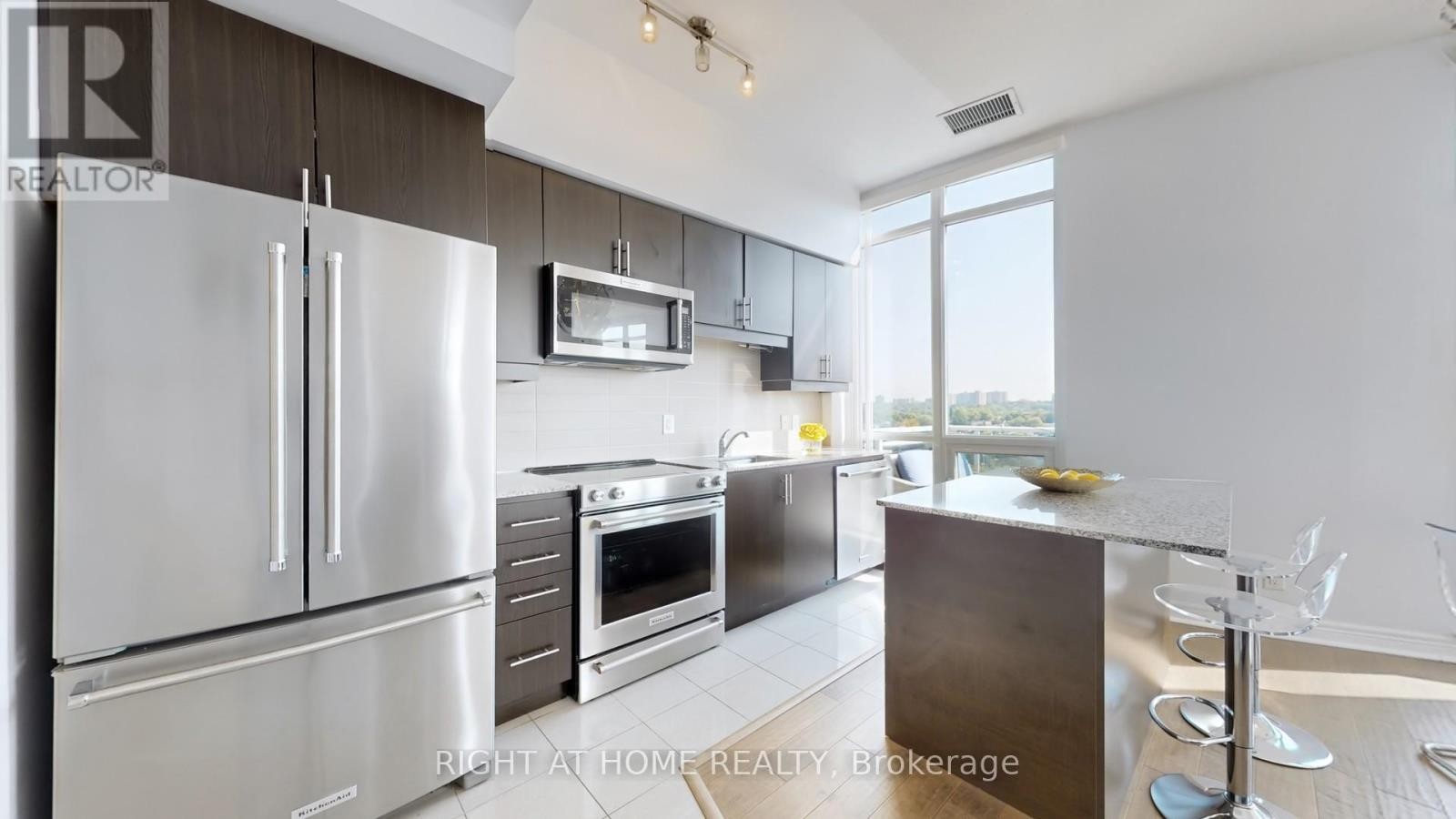 












1110 - 2756 OLD LESLIE STREET

,
Toronto (Bayview Village),




Ontario
M2K0E2

