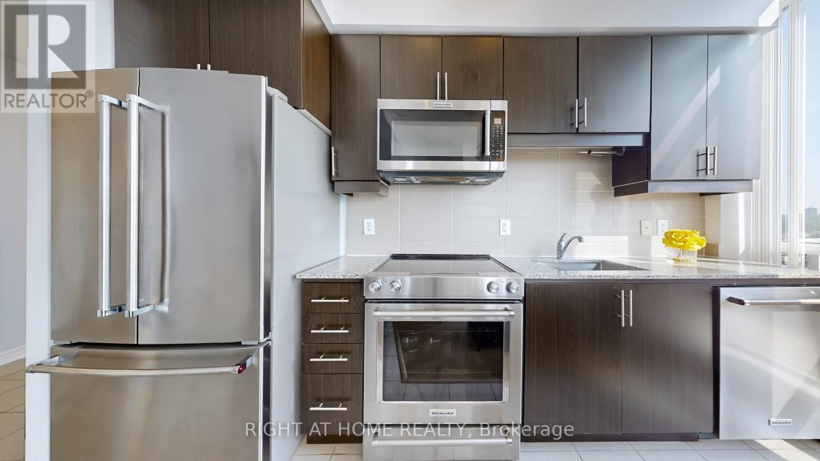 












1110 - 2756 OLD LESLIE STREET

,
Toronto (Bayview Village),




Ontario
M2K0E2

