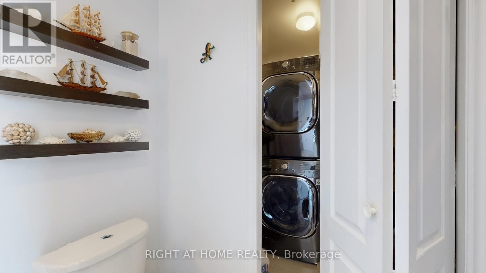 












1110 - 2756 OLD LESLIE STREET

,
Toronto (Bayview Village),




Ontario
M2K0E2

