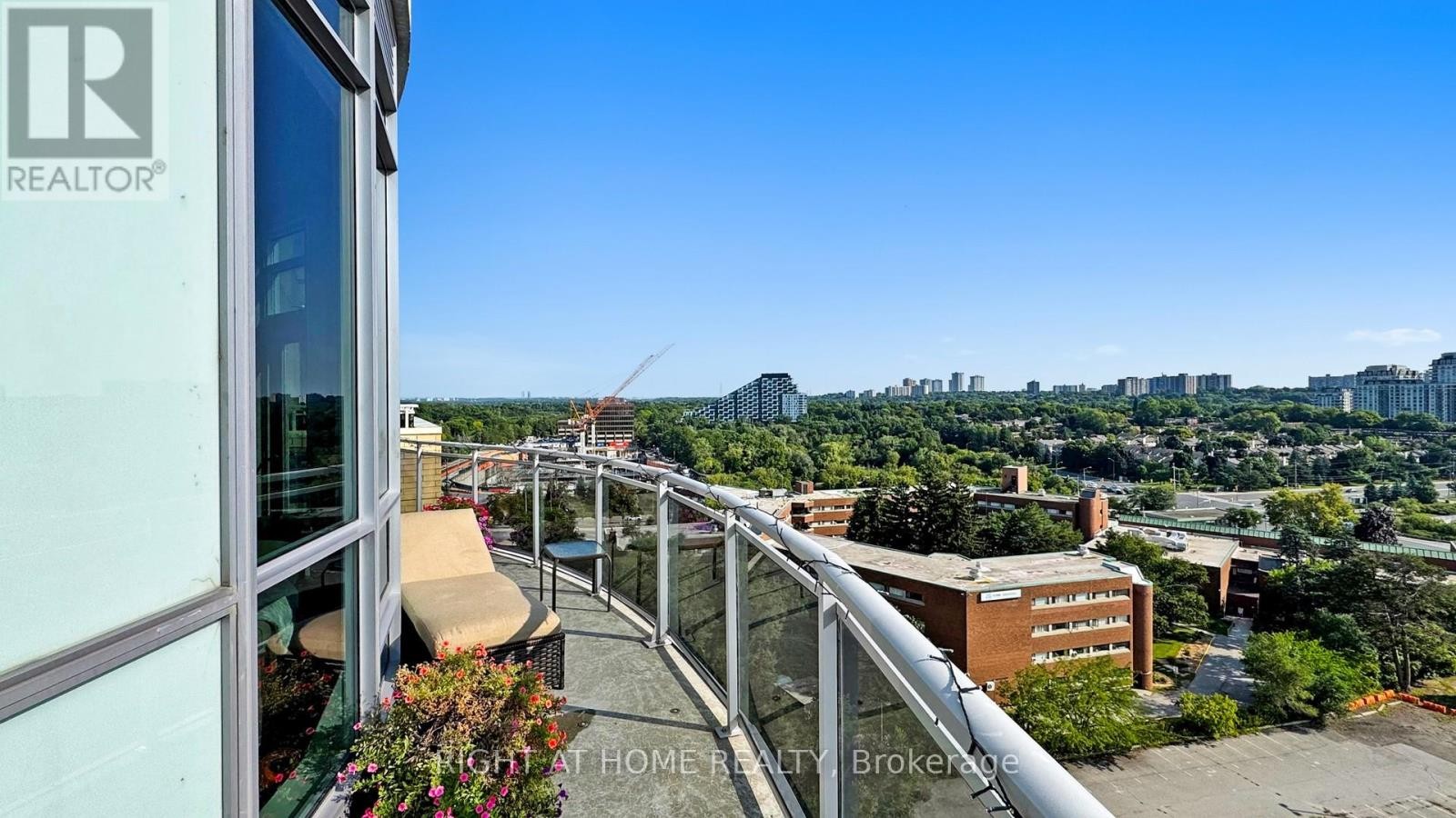 












1110 - 2756 OLD LESLIE STREET

,
Toronto (Bayview Village),




Ontario
M2K0E2

