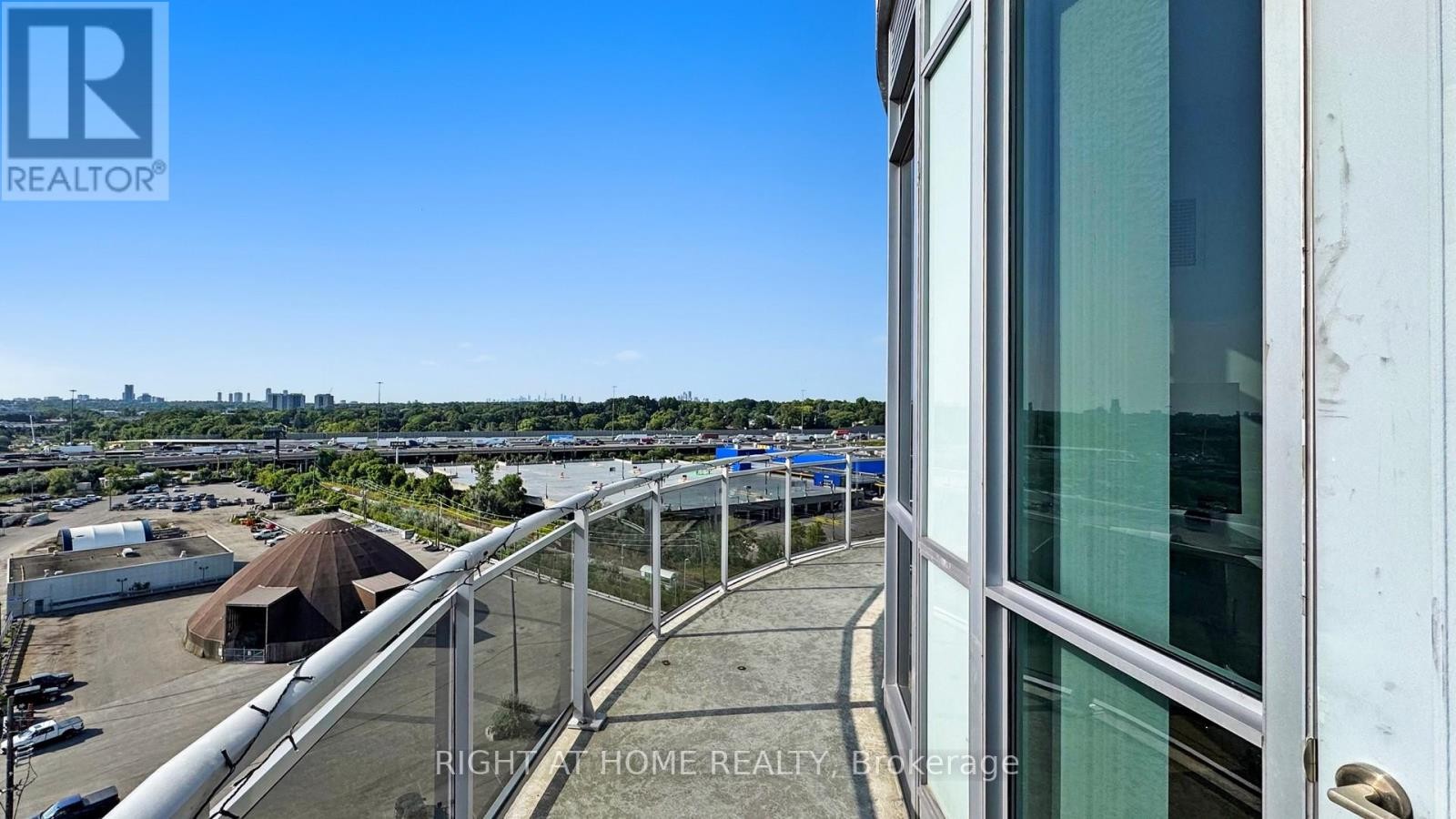 












1110 - 2756 OLD LESLIE STREET

,
Toronto (Bayview Village),




Ontario
M2K0E2

