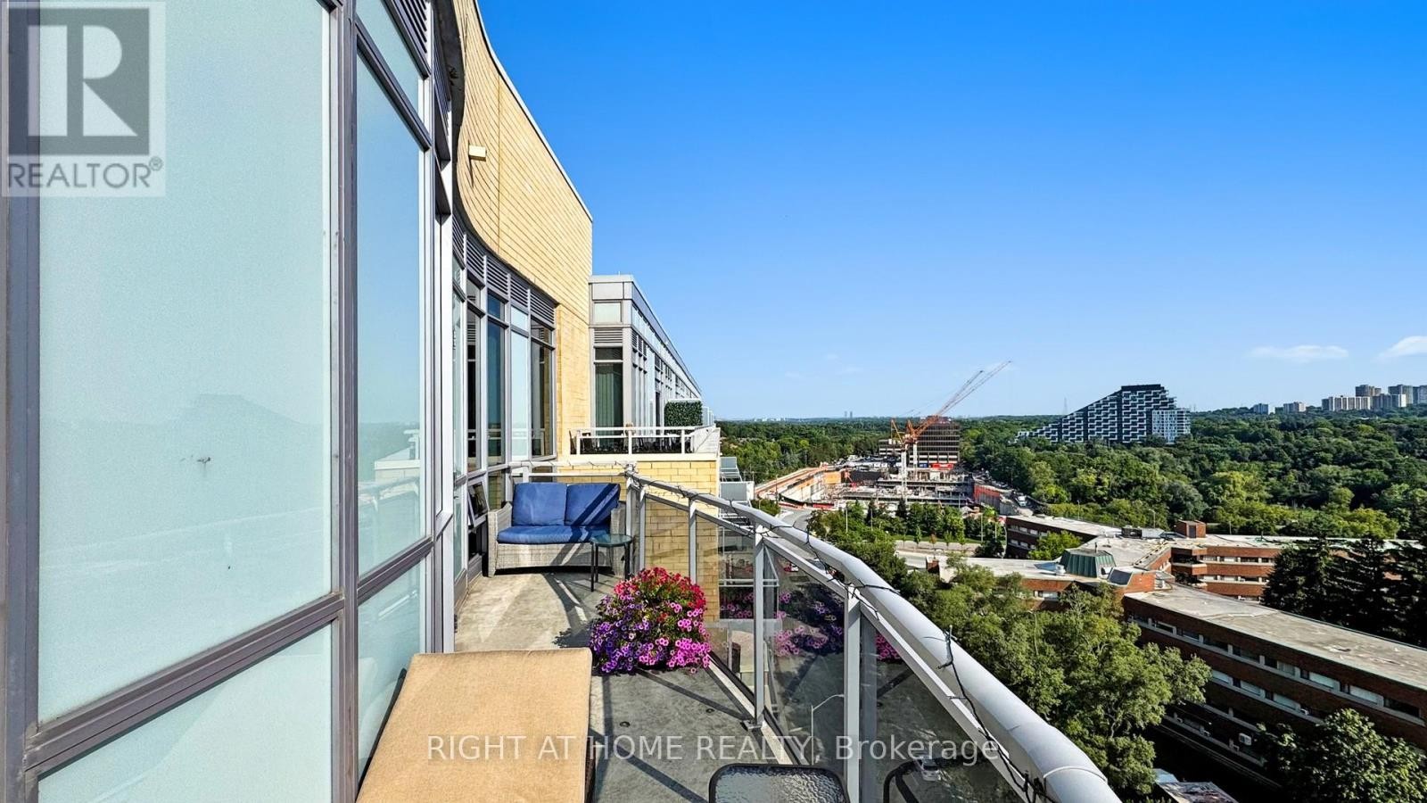 












1110 - 2756 OLD LESLIE STREET

,
Toronto (Bayview Village),




Ontario
M2K0E2

