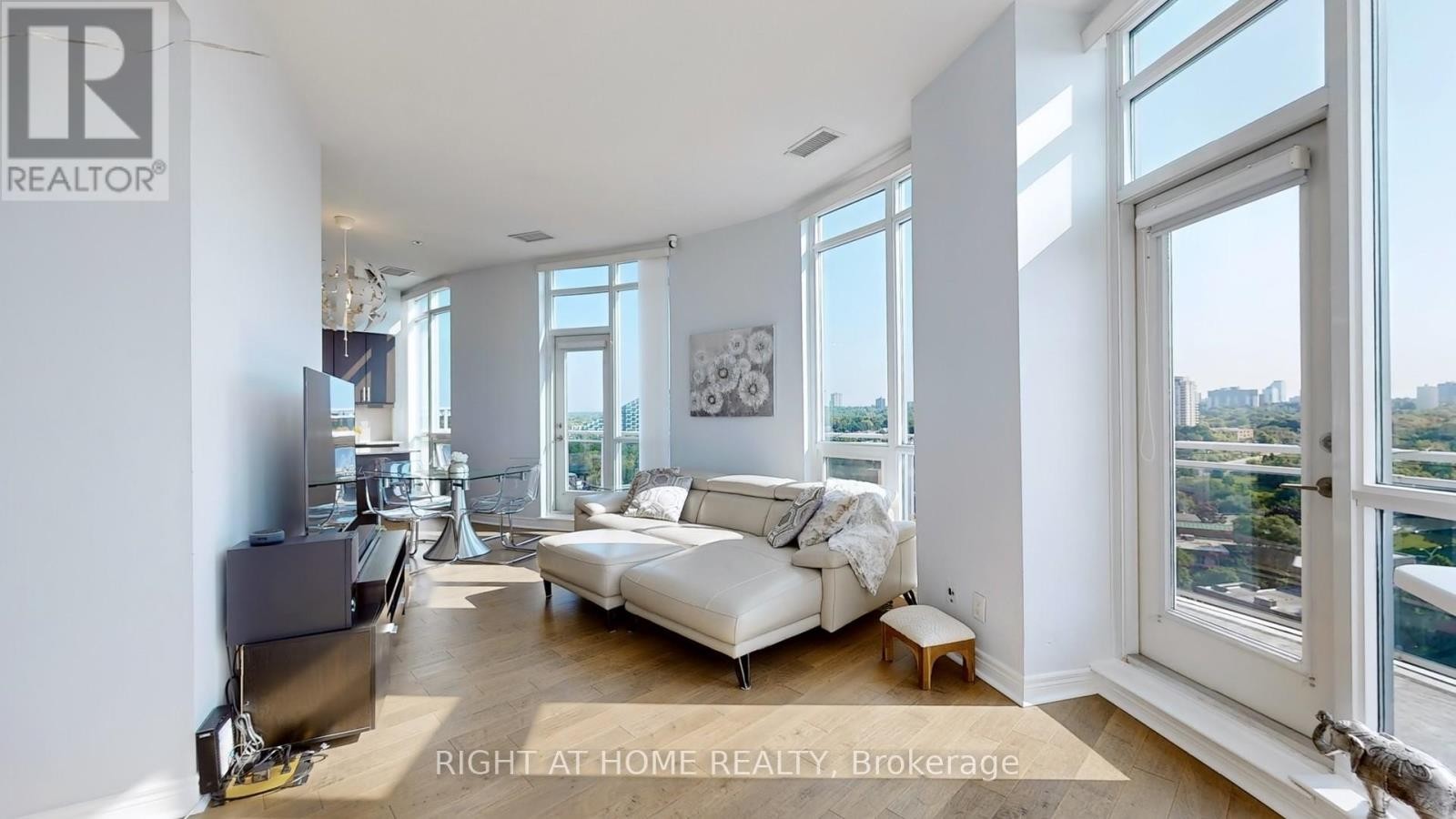 












1110 - 2756 OLD LESLIE STREET

,
Toronto (Bayview Village),




Ontario
M2K0E2

