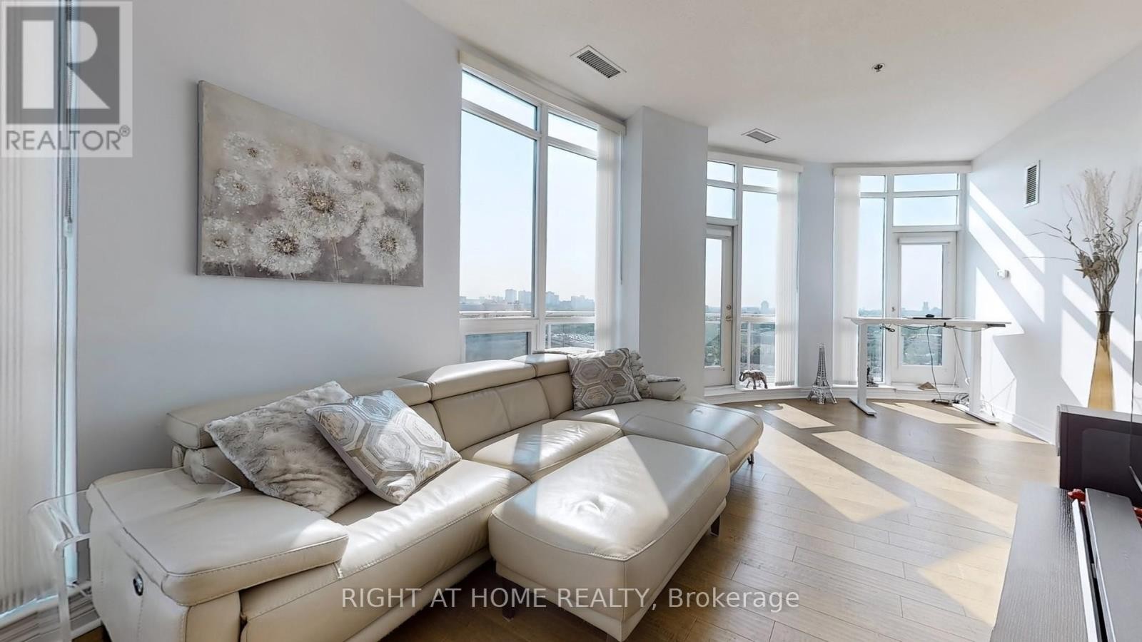 












1110 - 2756 OLD LESLIE STREET

,
Toronto (Bayview Village),




Ontario
M2K0E2

