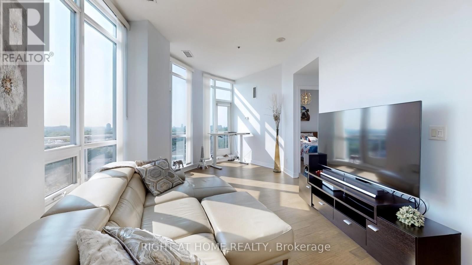 












1110 - 2756 OLD LESLIE STREET

,
Toronto (Bayview Village),




Ontario
M2K0E2

