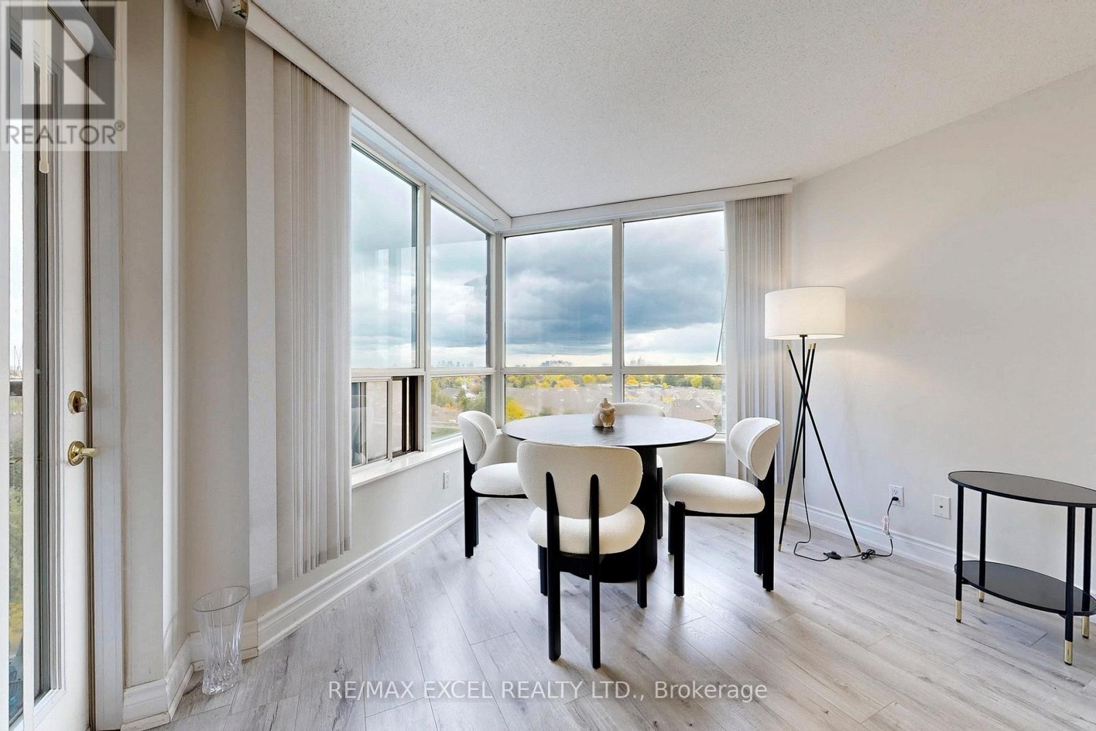 












814 - 10 NORTHTOWN WAY

,
Toronto (Willowdale East),




Ontario
M2N7L4

