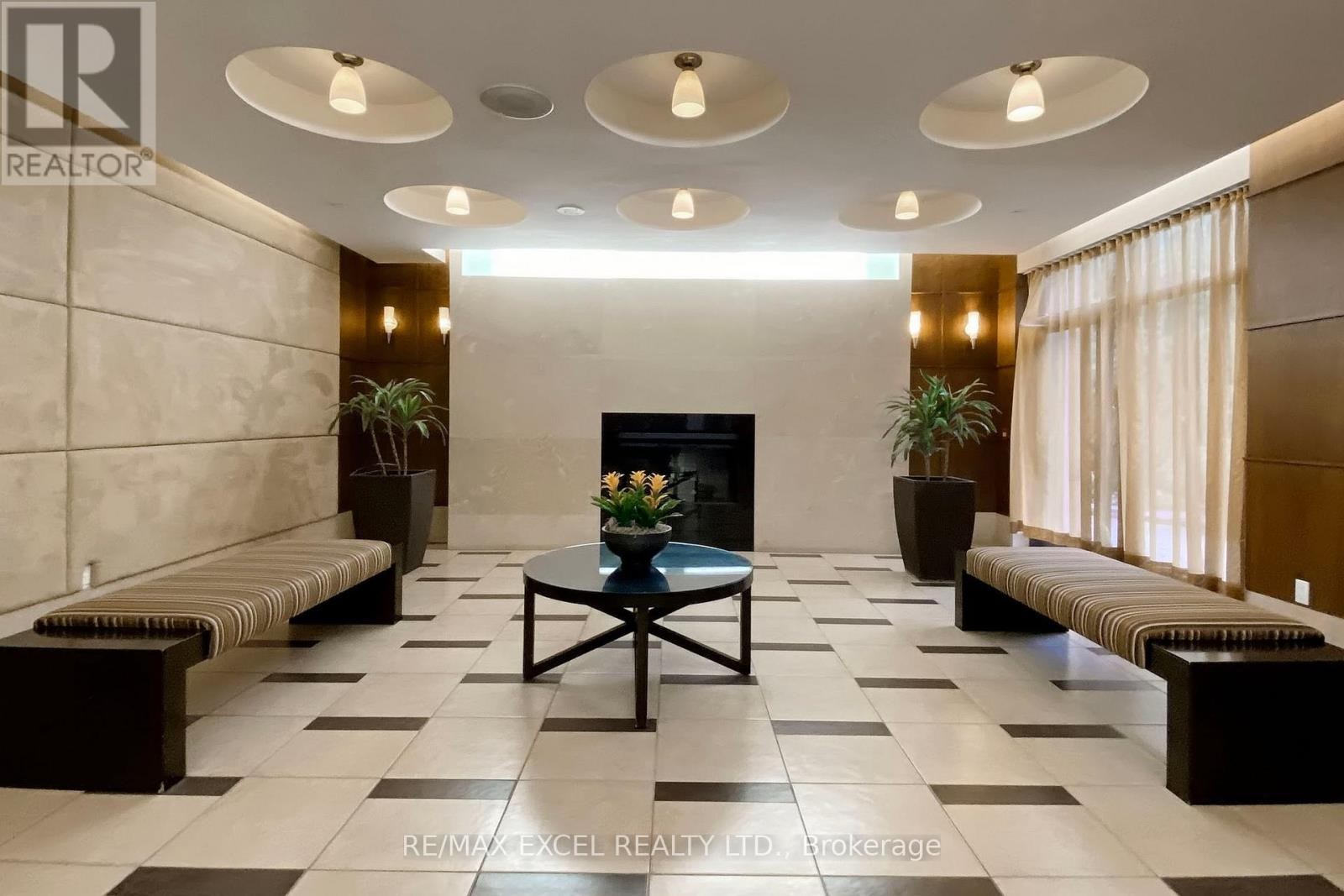 












814 - 10 NORTHTOWN WAY

,
Toronto (Willowdale East),




Ontario
M2N7L4

