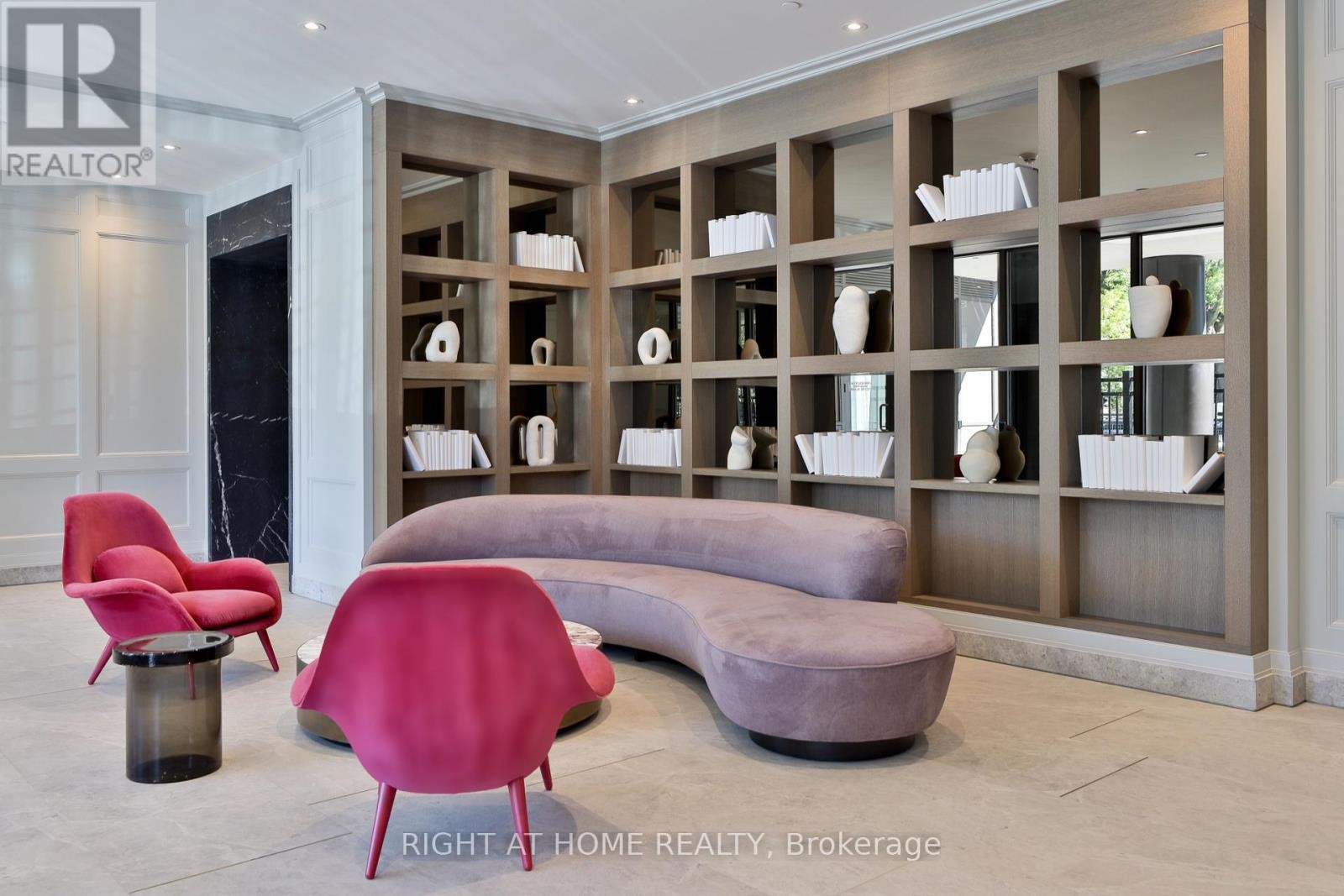 












404 - 10 PRINCE ARTHUR AVENUE

,
Toronto (Annex),




Ontario
M5R1A9

