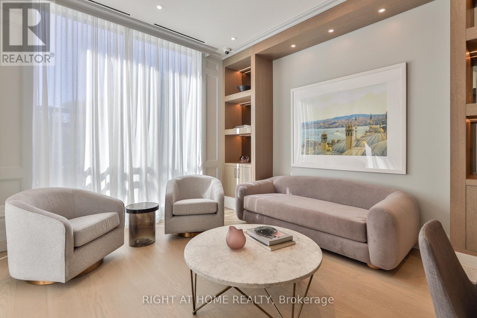 












404 - 10 PRINCE ARTHUR AVENUE

,
Toronto (Annex),




Ontario
M5R1A9

