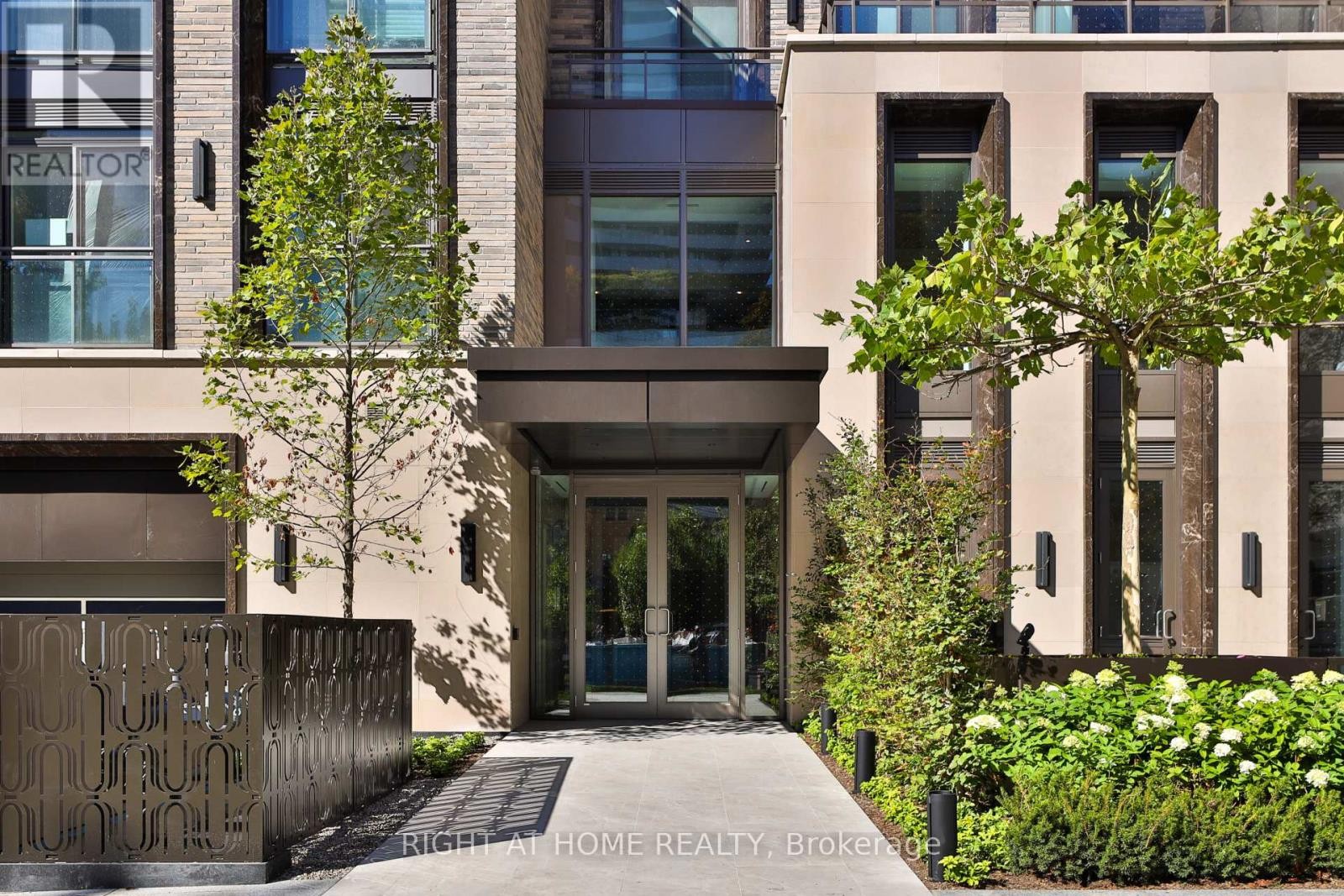 












404 - 10 PRINCE ARTHUR AVENUE

,
Toronto (Annex),




Ontario
M5R1A9

