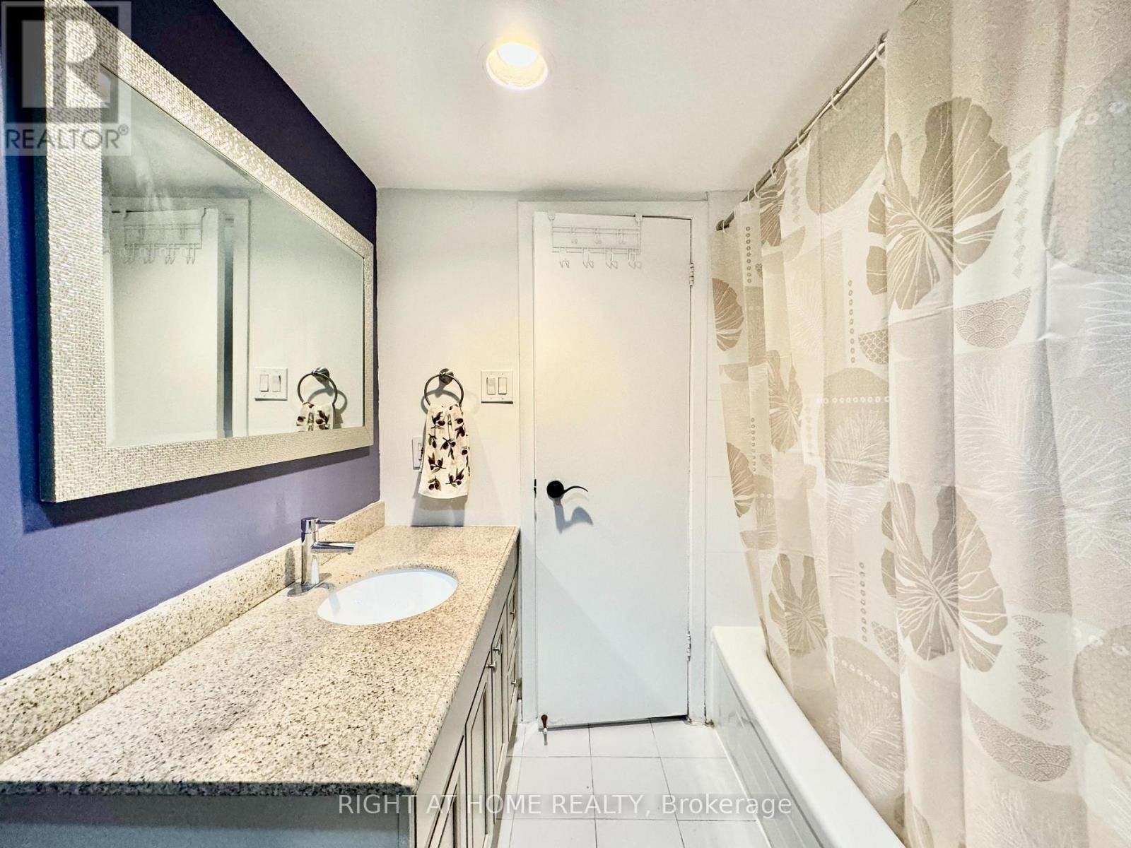 












1196 AVENUE ROAD

,
Toronto (Lawrence Park South),




Ontario
M5N2G1

