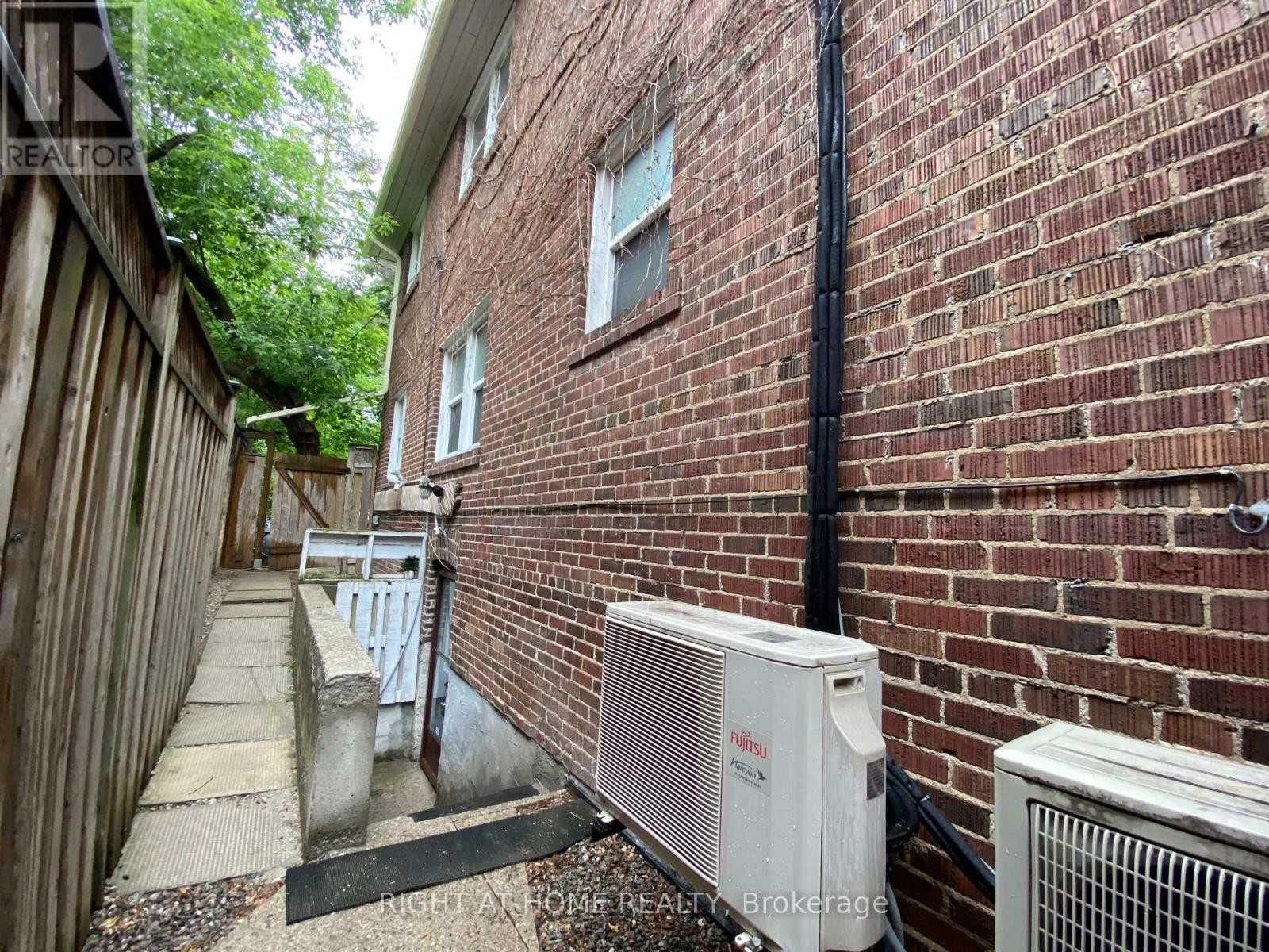 












1196 AVENUE ROAD

,
Toronto (Lawrence Park South),




Ontario
M5N2G1

