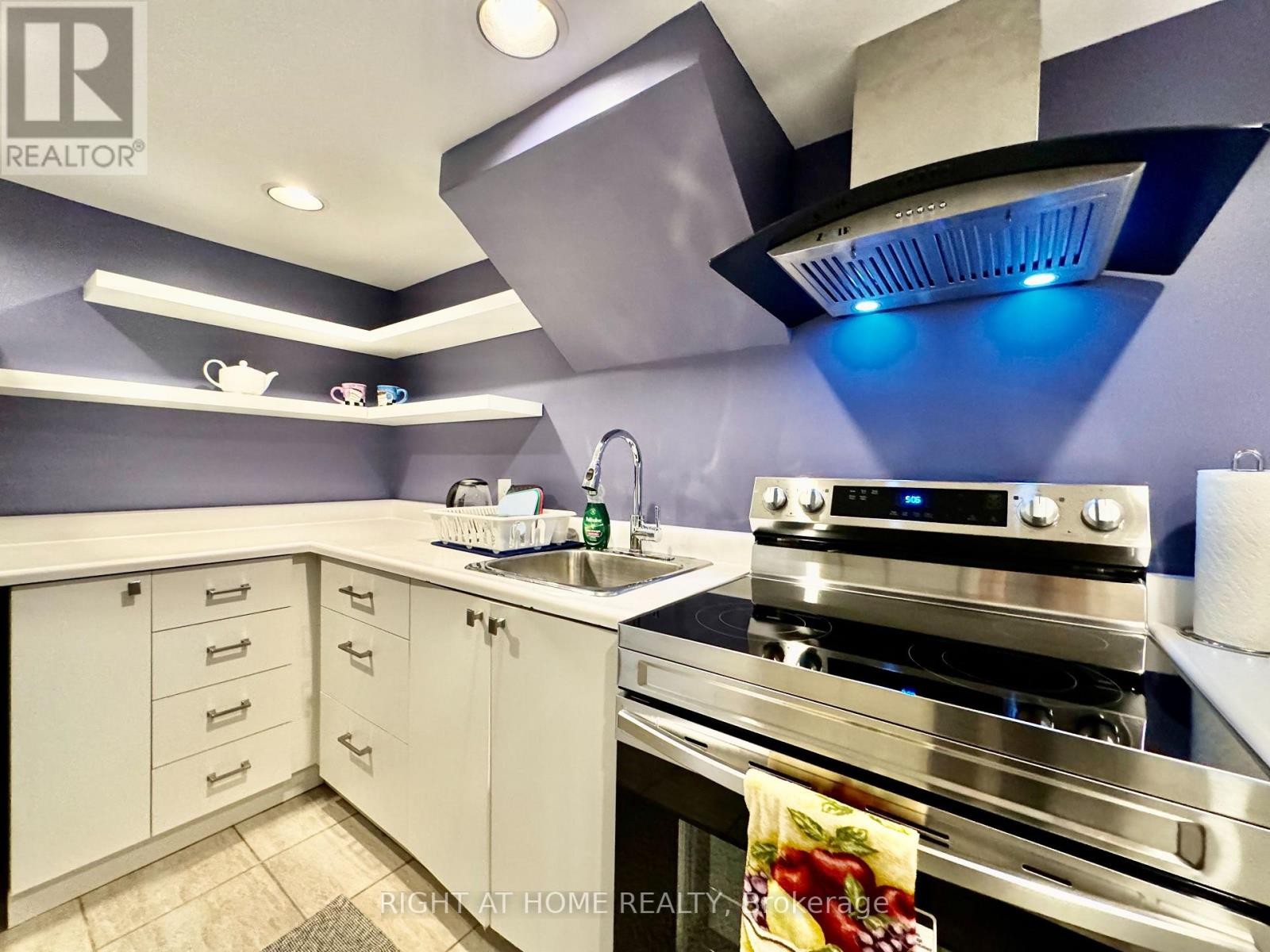 












1196 AVENUE ROAD

,
Toronto (Lawrence Park South),




Ontario
M5N2G1

