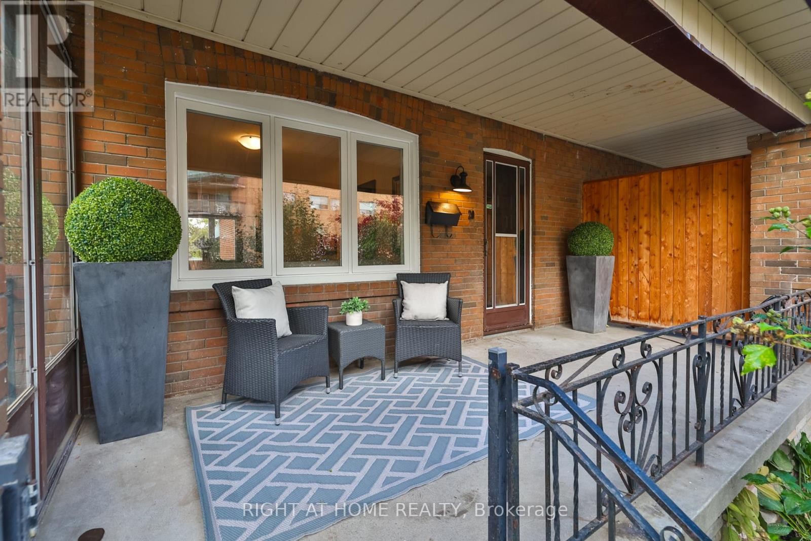 












20 WINONA DRIVE

,
Toronto (Wychwood),




Ontario
M6G3S6

